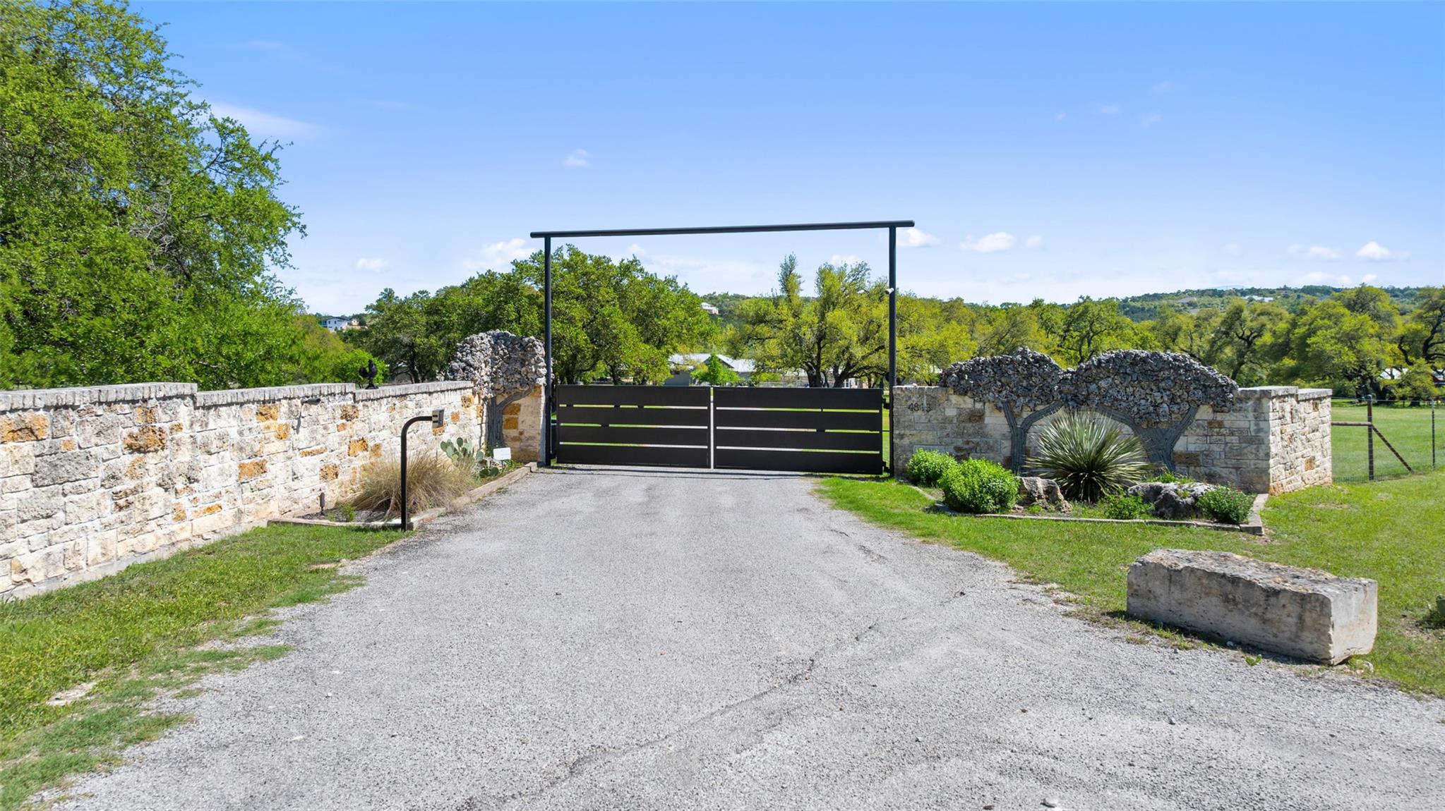 4813 Twin Acres Dr, Austin, TX 78738