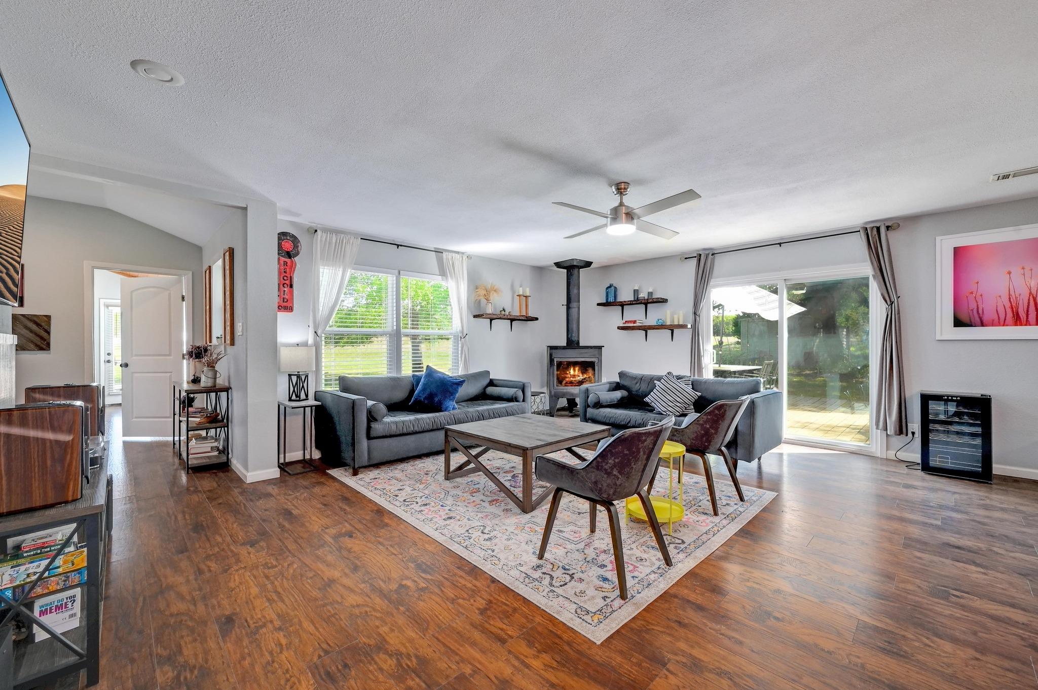 842 Cougar Dr, Canyon Lake, TX 78133