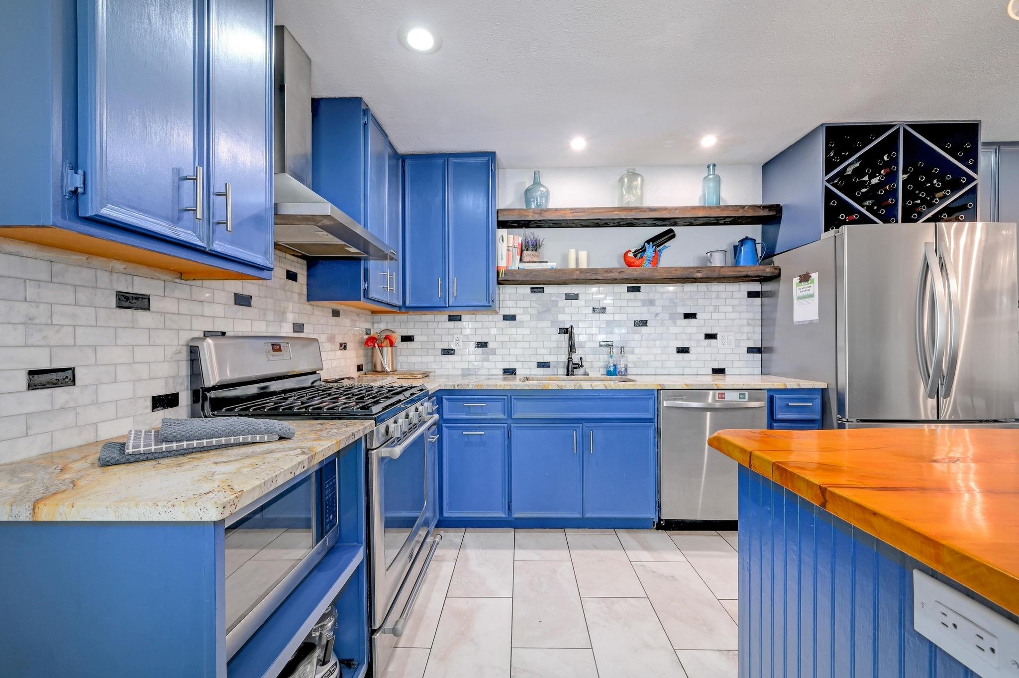 842 Cougar Dr, Canyon Lake, TX 78133