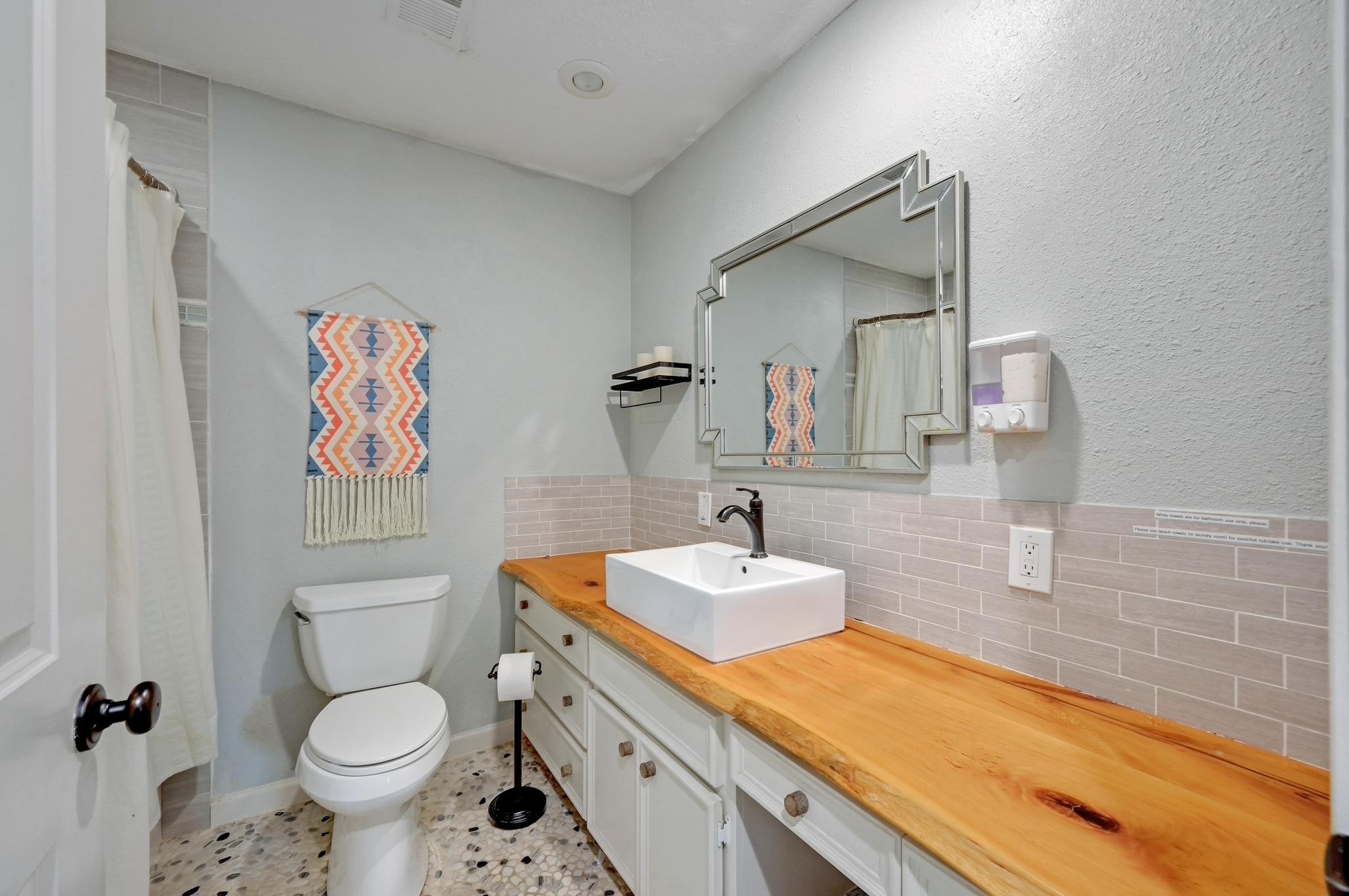 842 Cougar Dr, Canyon Lake, TX 78133