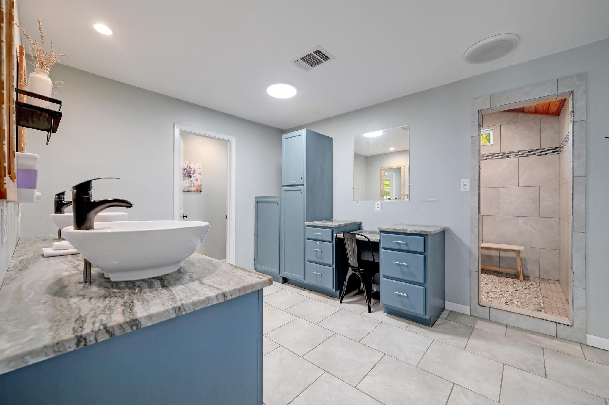 842 Cougar Dr, Canyon Lake, TX 78133