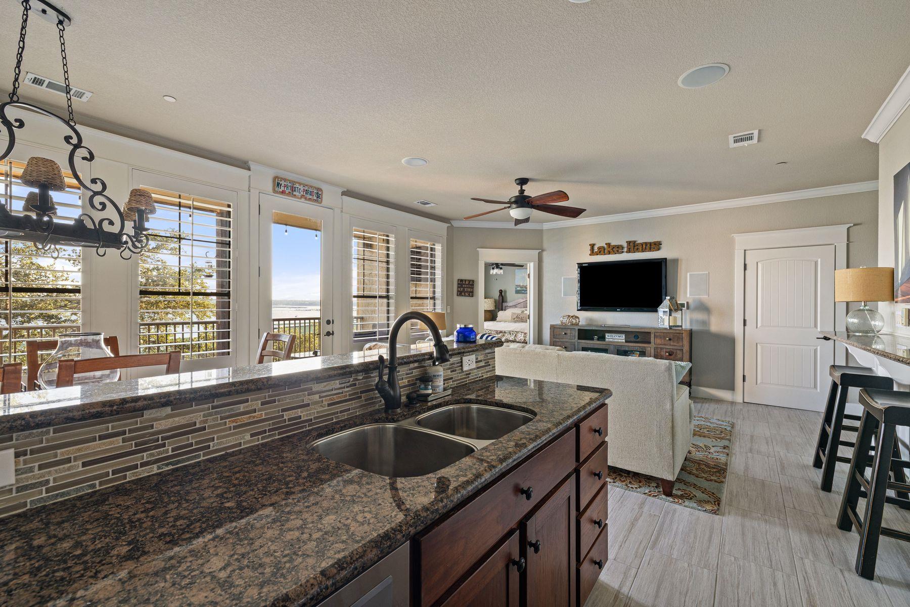 6704 Lantern View Dr # 202, Jonestown, TX 78645