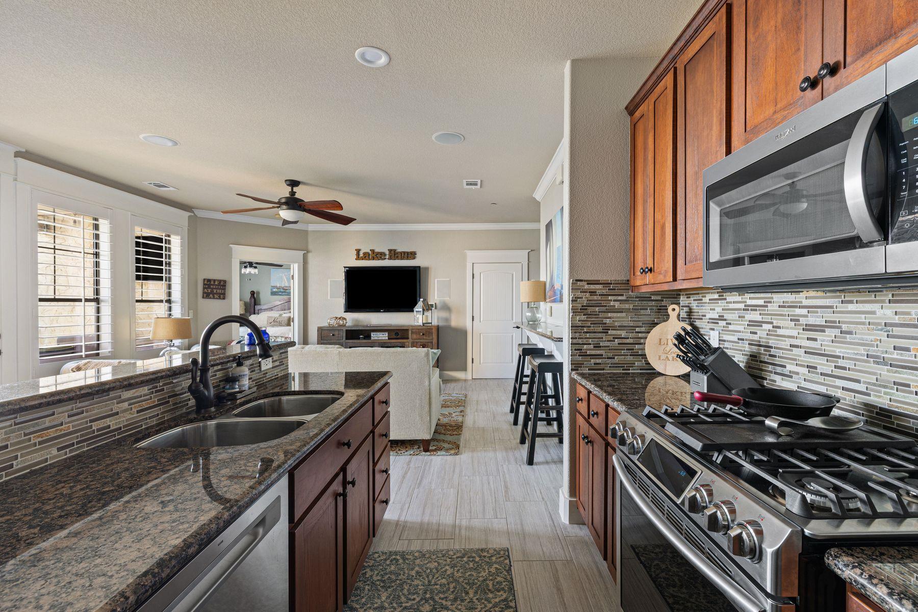 6704 Lantern View Dr # 202, Jonestown, TX 78645