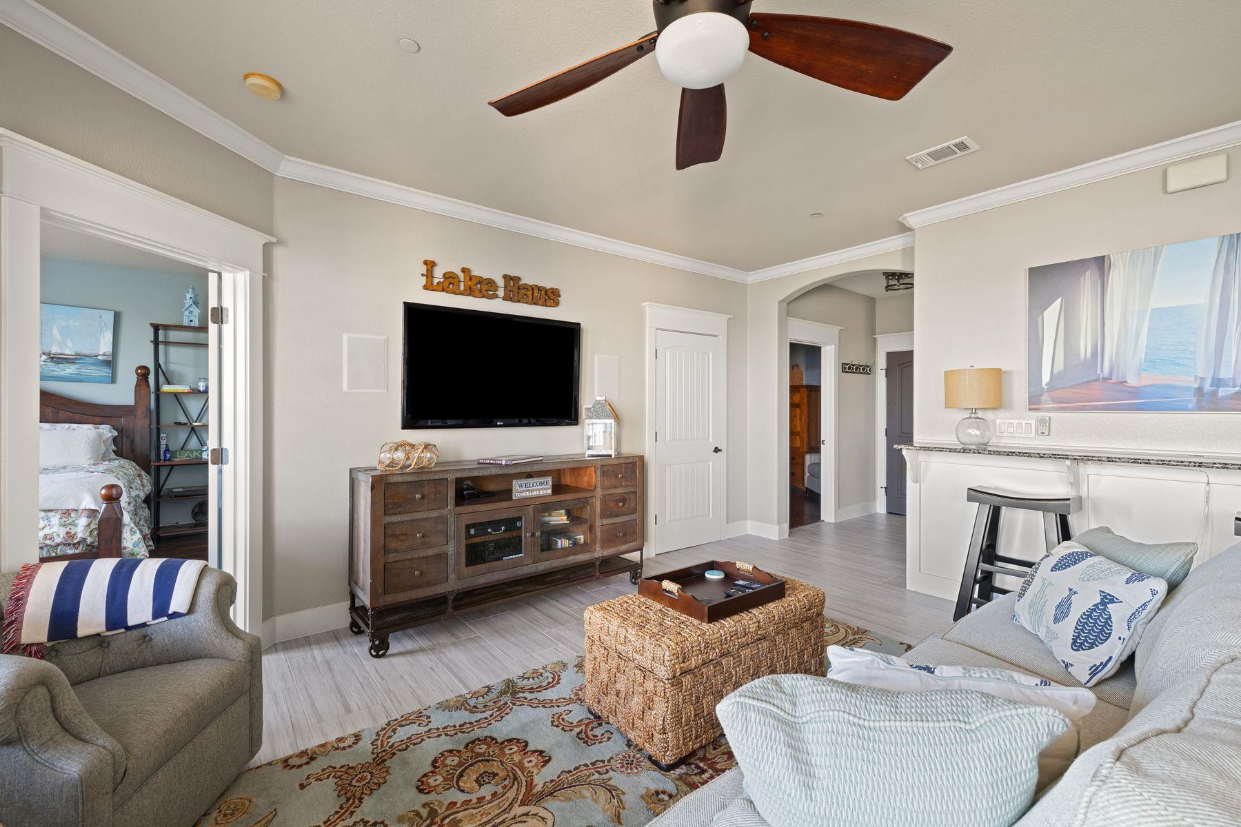 6704 Lantern View Dr # 202, Jonestown, TX 78645