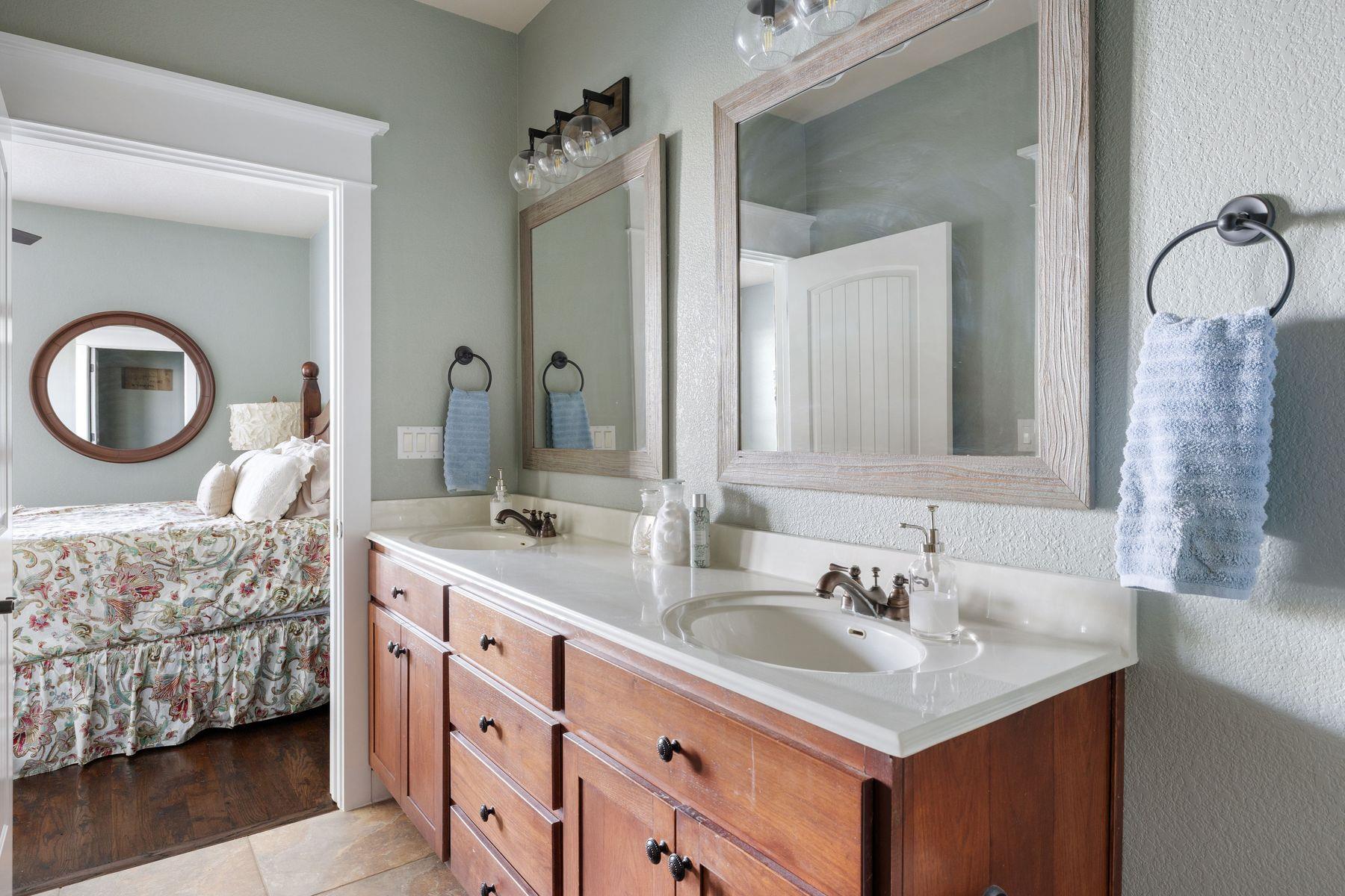 6704 Lantern View Dr # 202, Jonestown, TX 78645