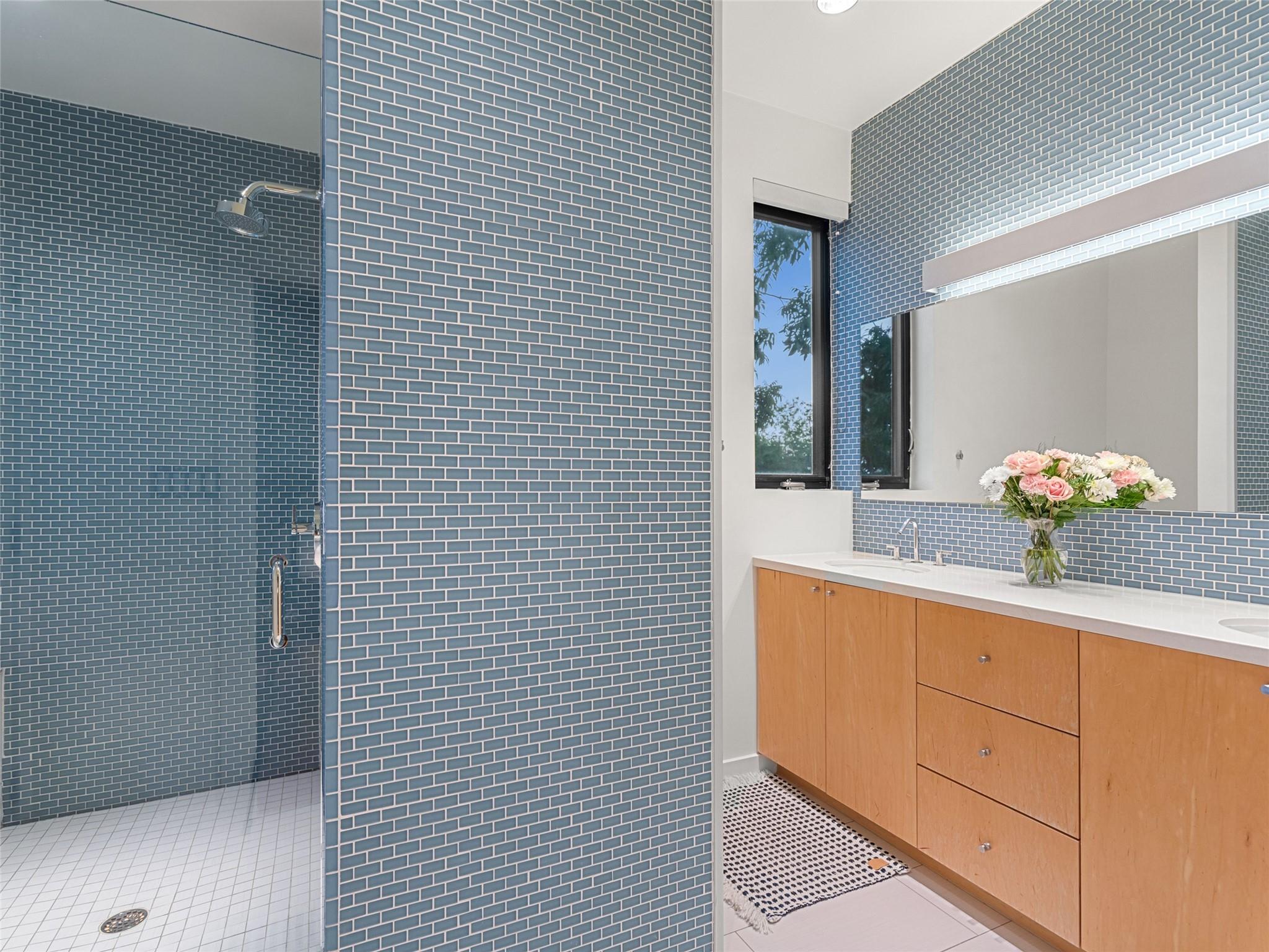 5502 Guadalupe St # 1, Austin, TX 78751