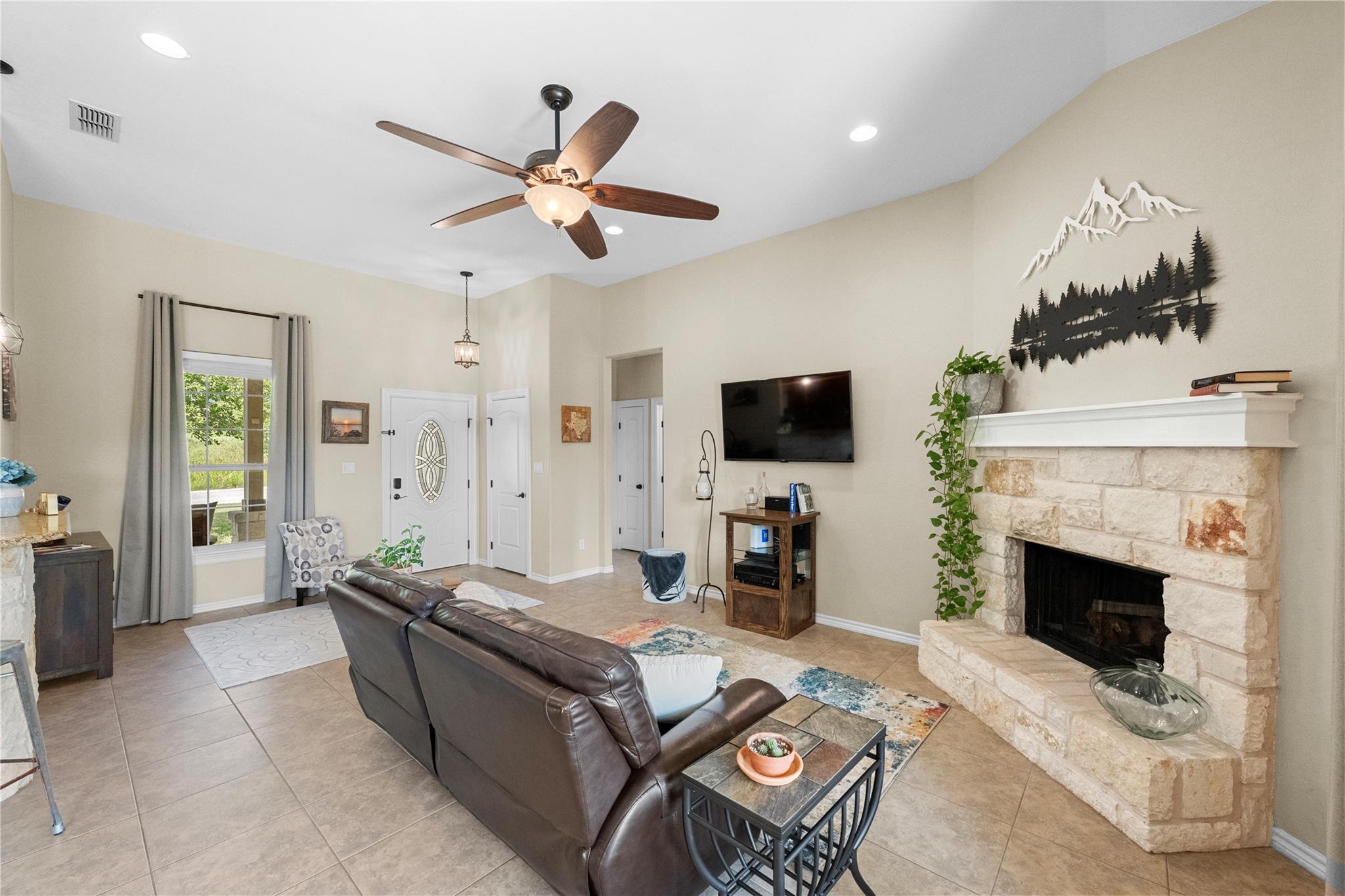 132 Mamalu Dr, Bastrop, TX 78602