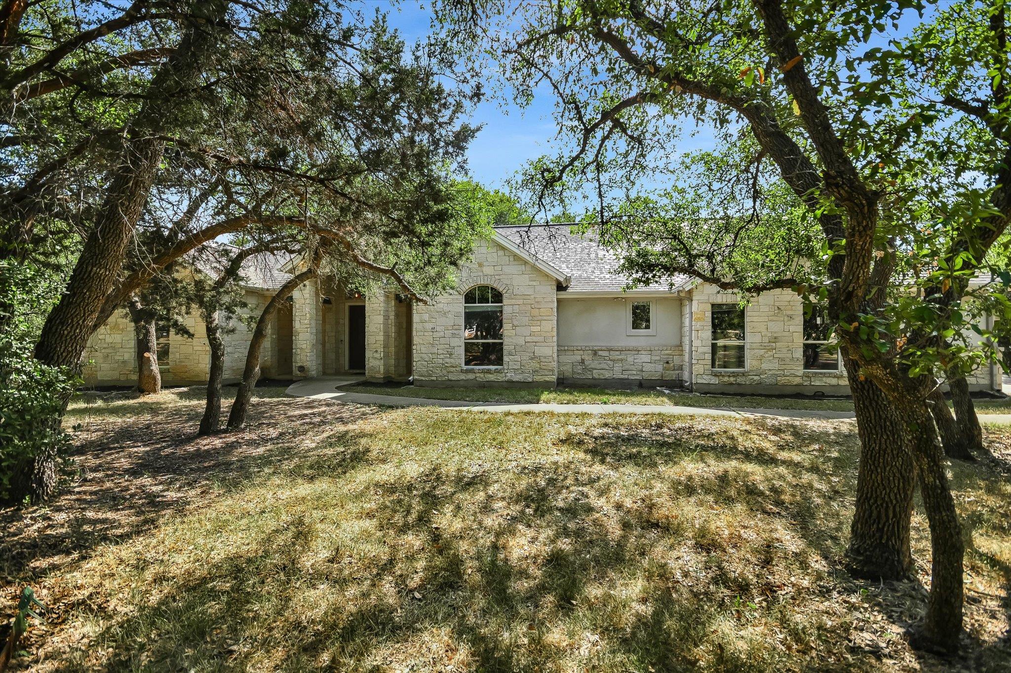 112 TWIN SADDLES Ln, Dripping Springs, TX 78620