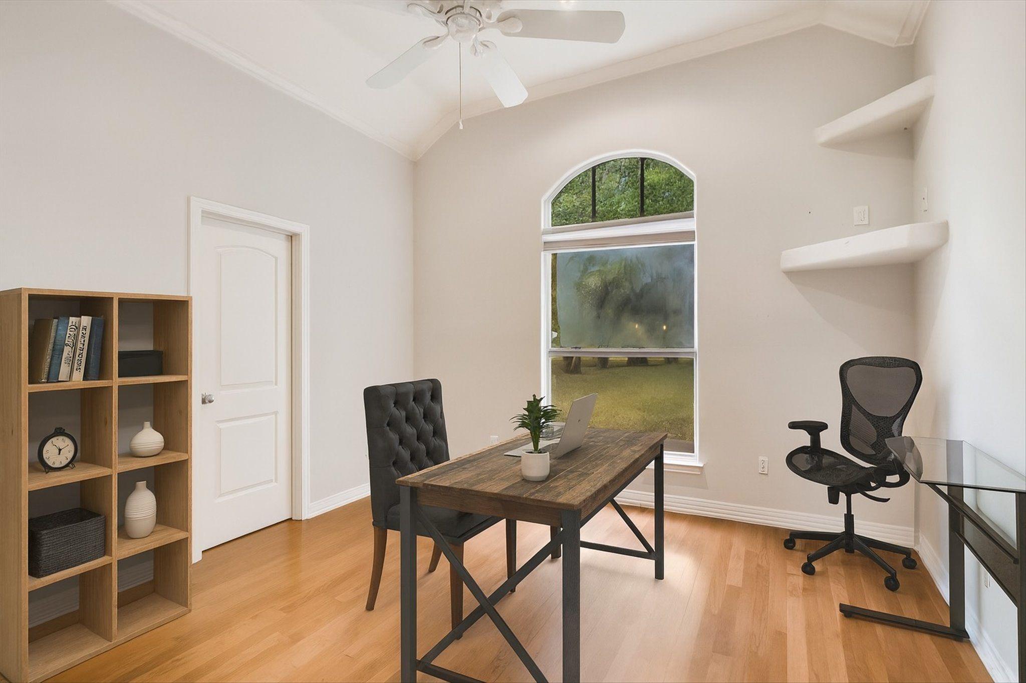 112 TWIN SADDLES Ln, Dripping Springs, TX 78620