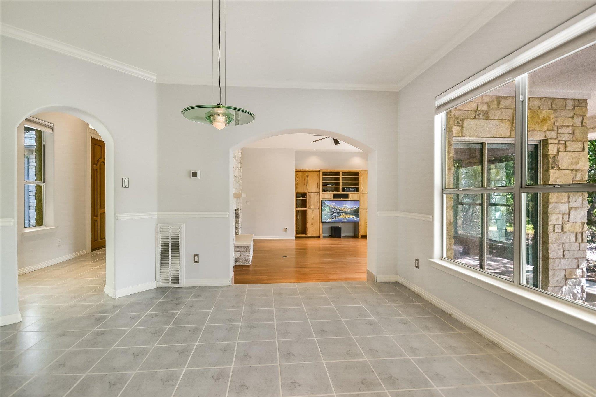 112 TWIN SADDLES Ln, Dripping Springs, TX 78620