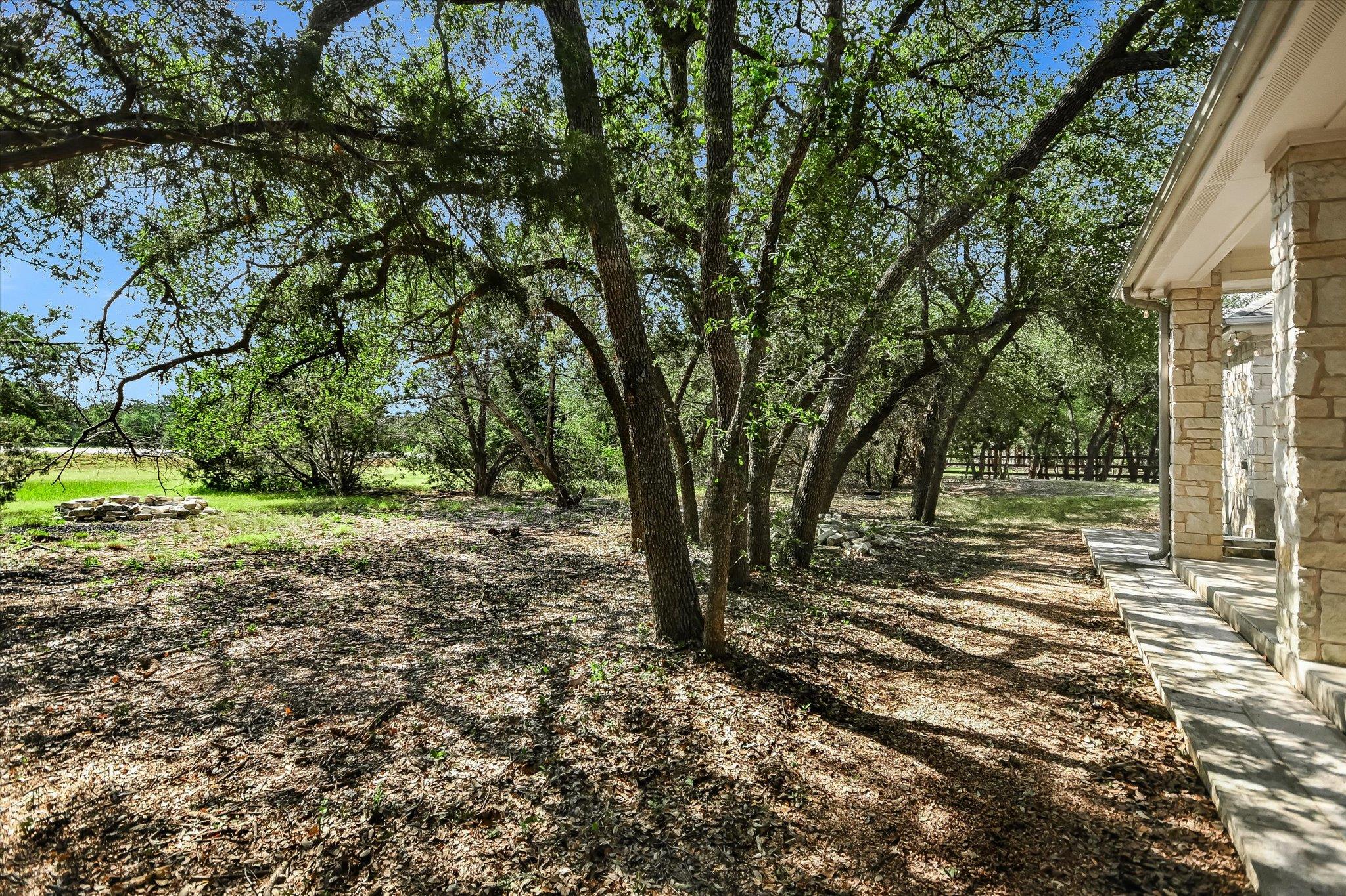 112 TWIN SADDLES Ln, Dripping Springs, TX 78620