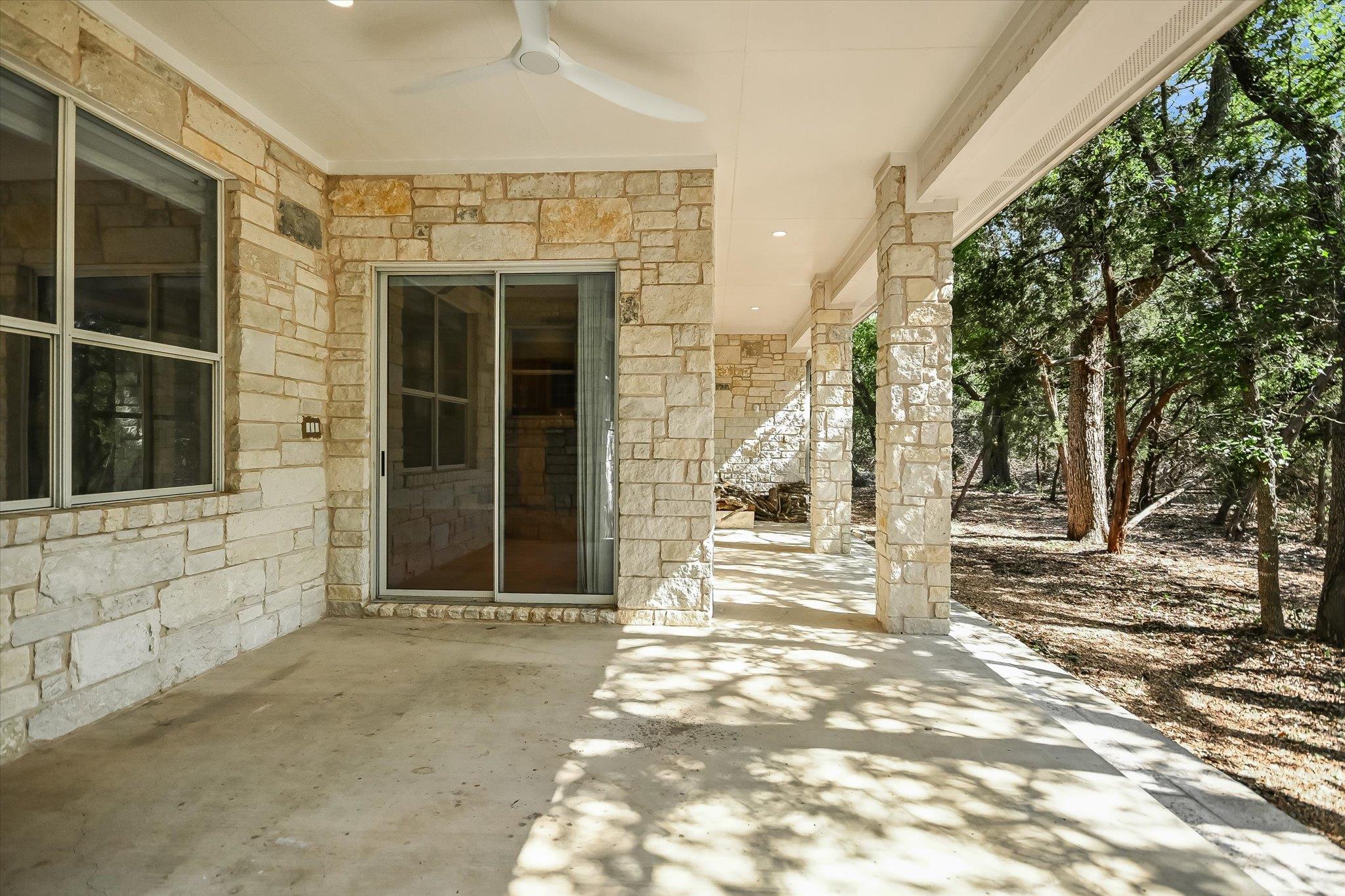 112 TWIN SADDLES Ln, Dripping Springs, TX 78620