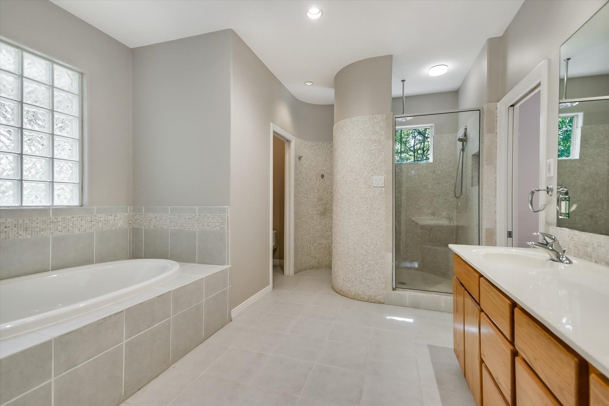 112 TWIN SADDLES Ln, Dripping Springs, TX 78620