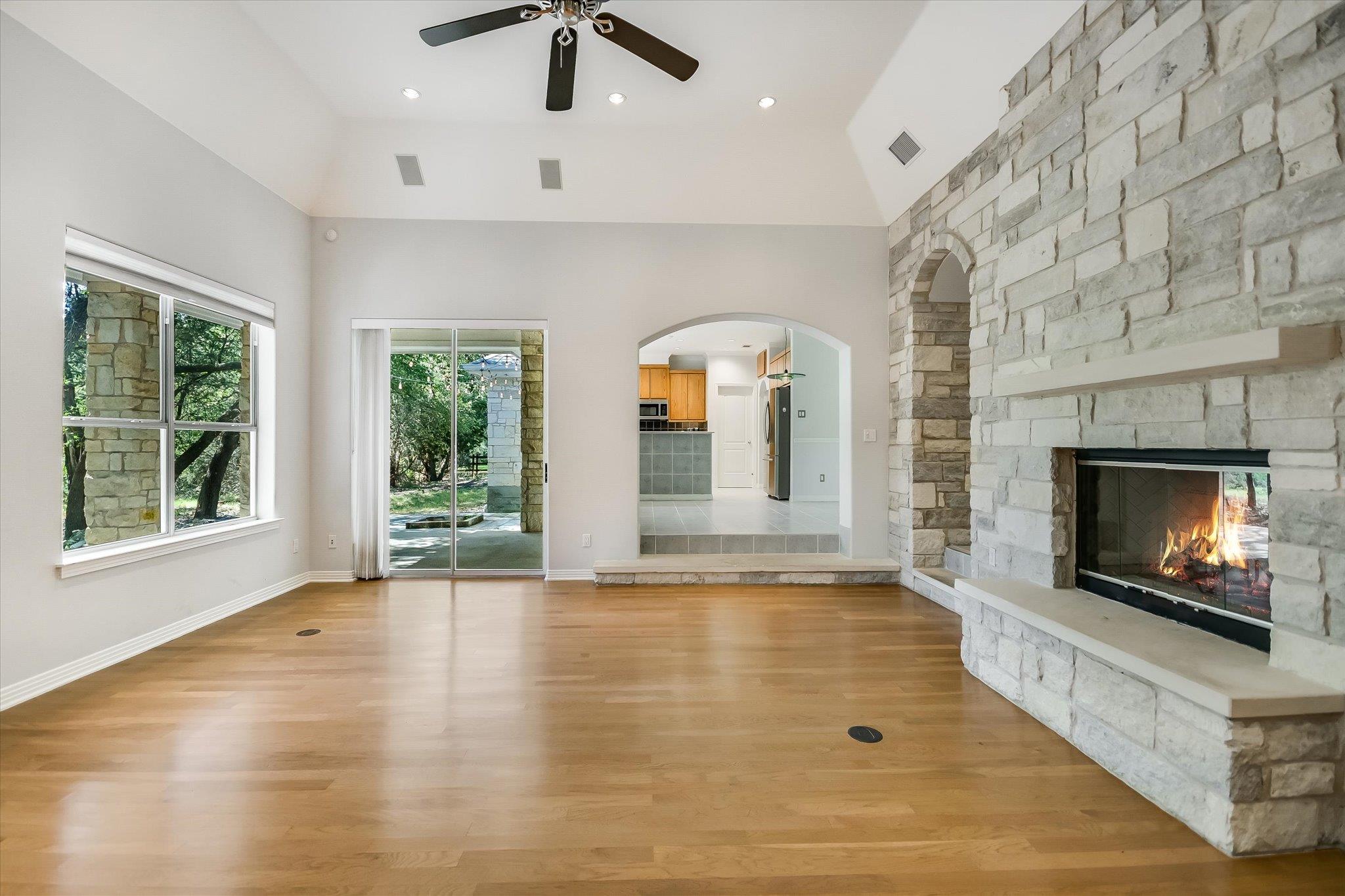 112 TWIN SADDLES Ln, Dripping Springs, TX 78620