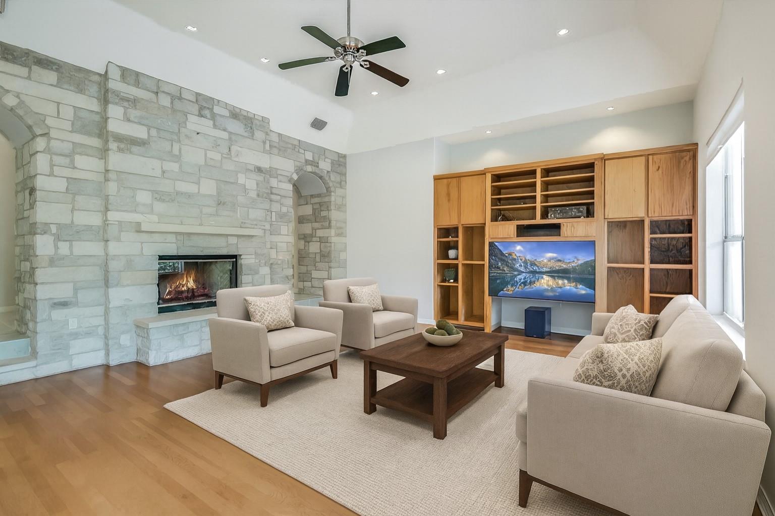 112 TWIN SADDLES Ln, Dripping Springs, TX 78620