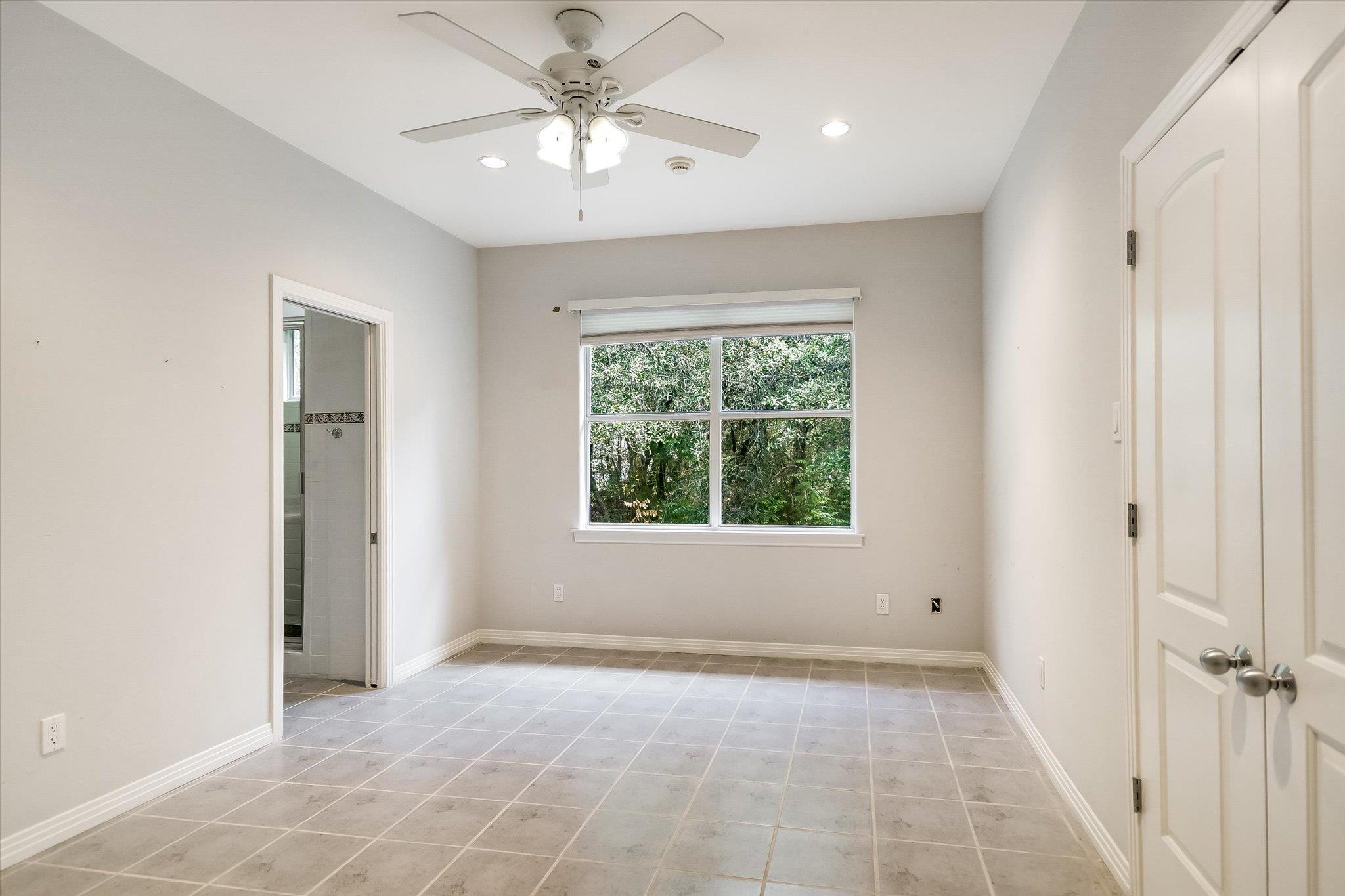 112 TWIN SADDLES Ln, Dripping Springs, TX 78620