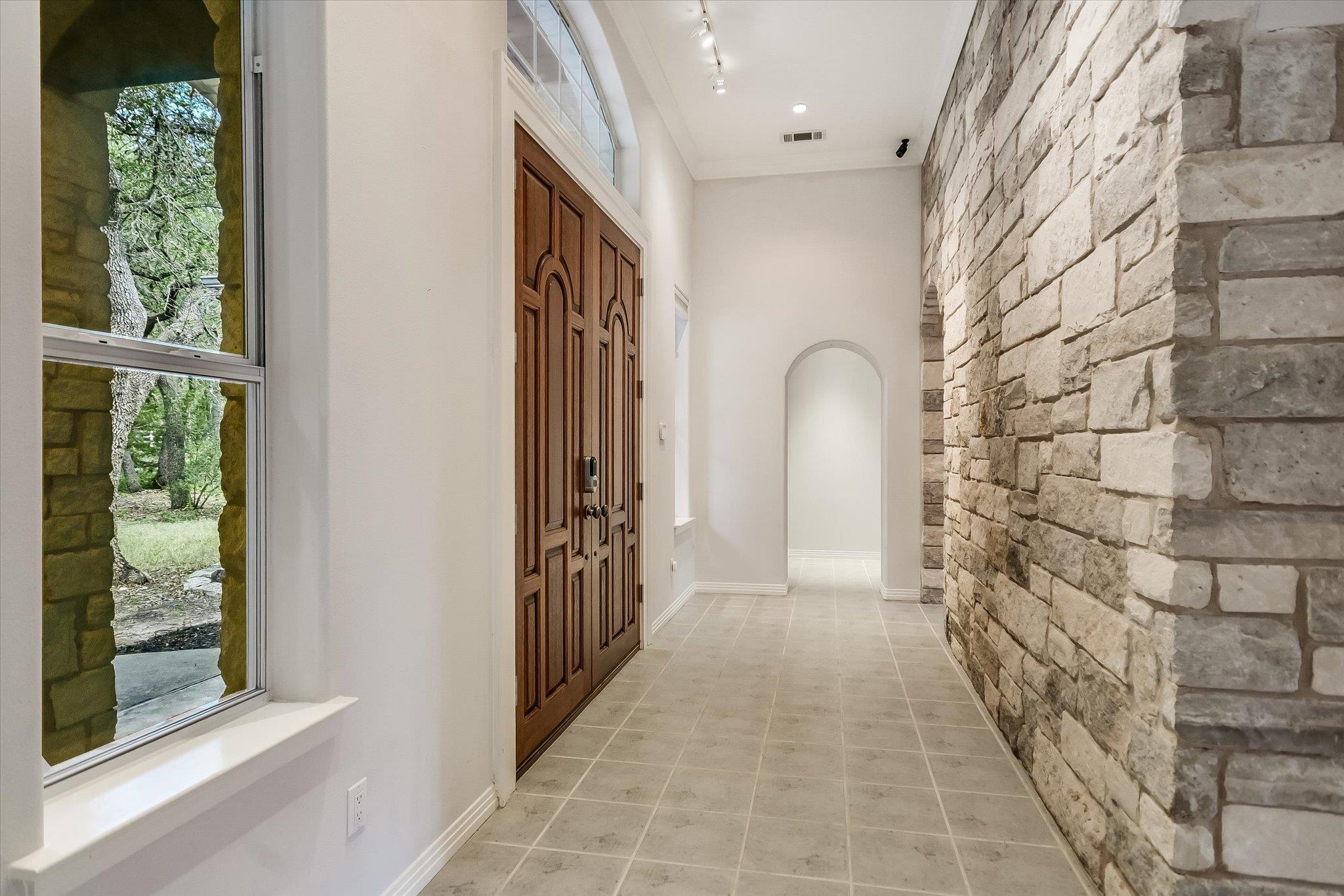 112 TWIN SADDLES Ln, Dripping Springs, TX 78620