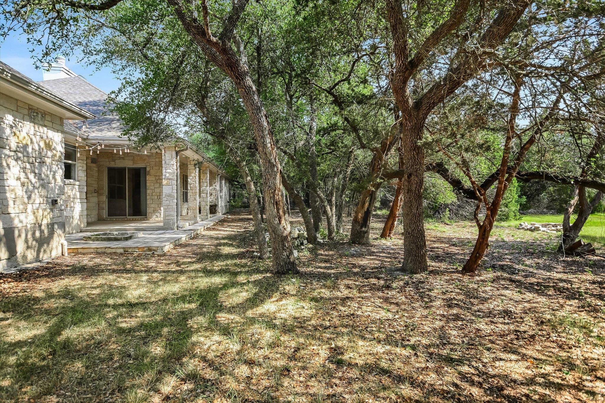 112 TWIN SADDLES Ln, Dripping Springs, TX 78620