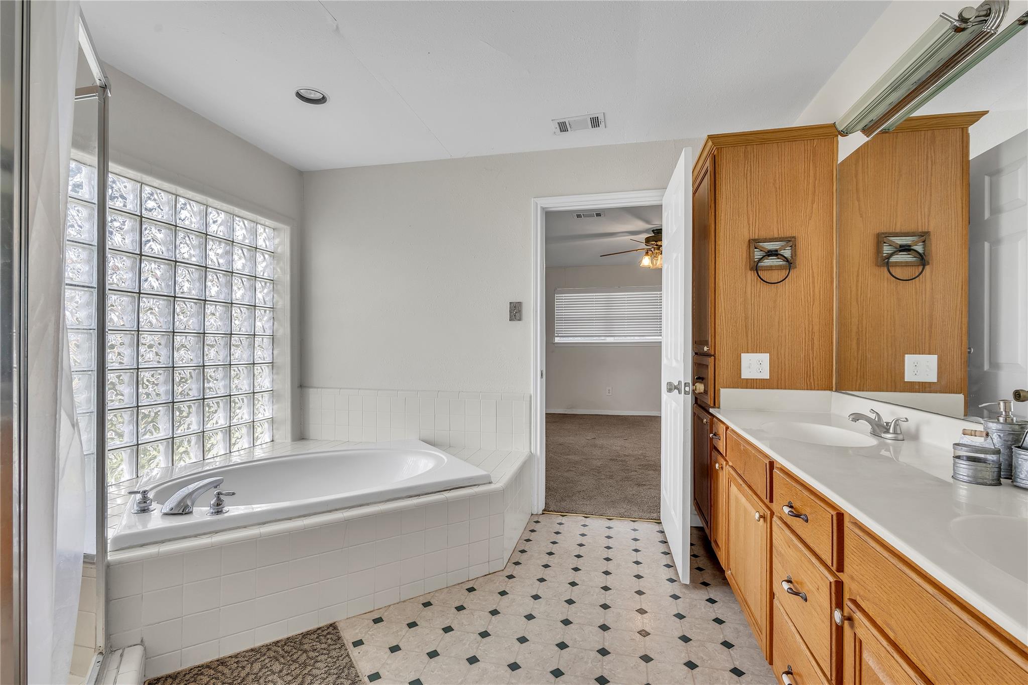 1080 League Line Rd, Paige, TX 78659