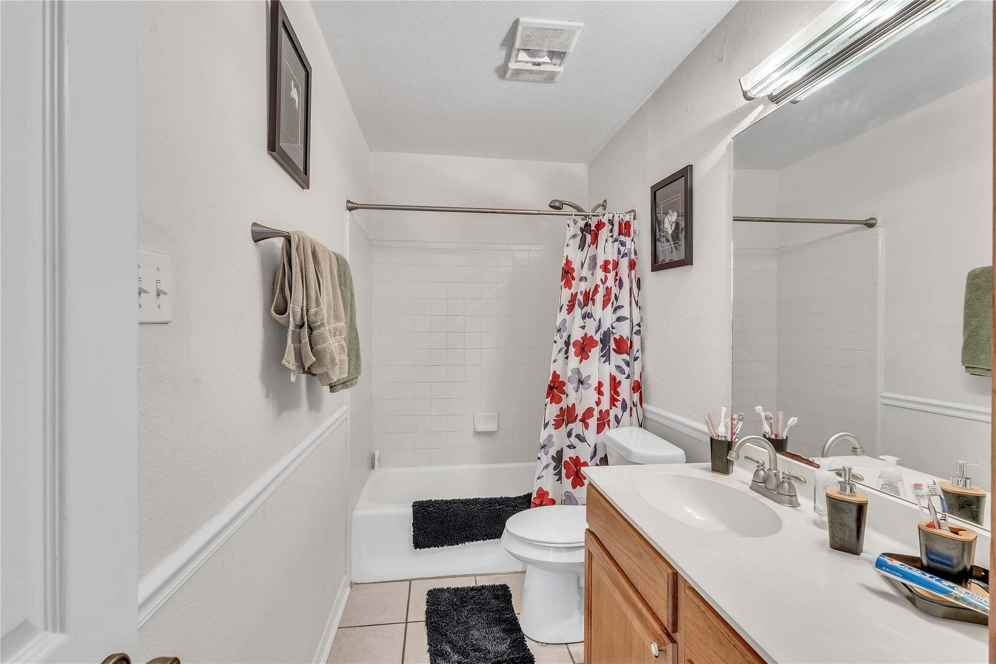 1080 League Line Rd, Paige, TX 78659