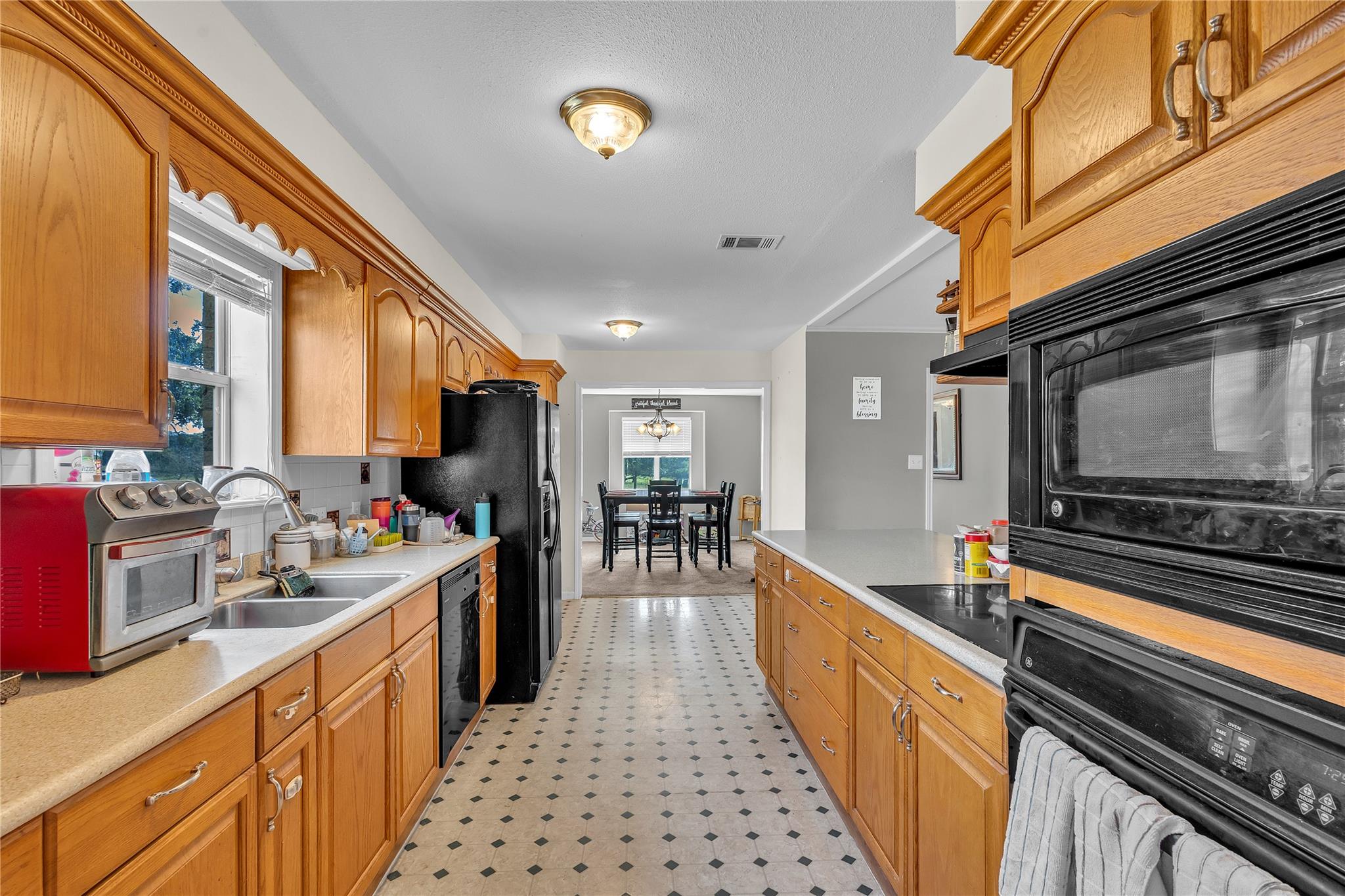 1080 League Line Rd, Paige, TX 78659