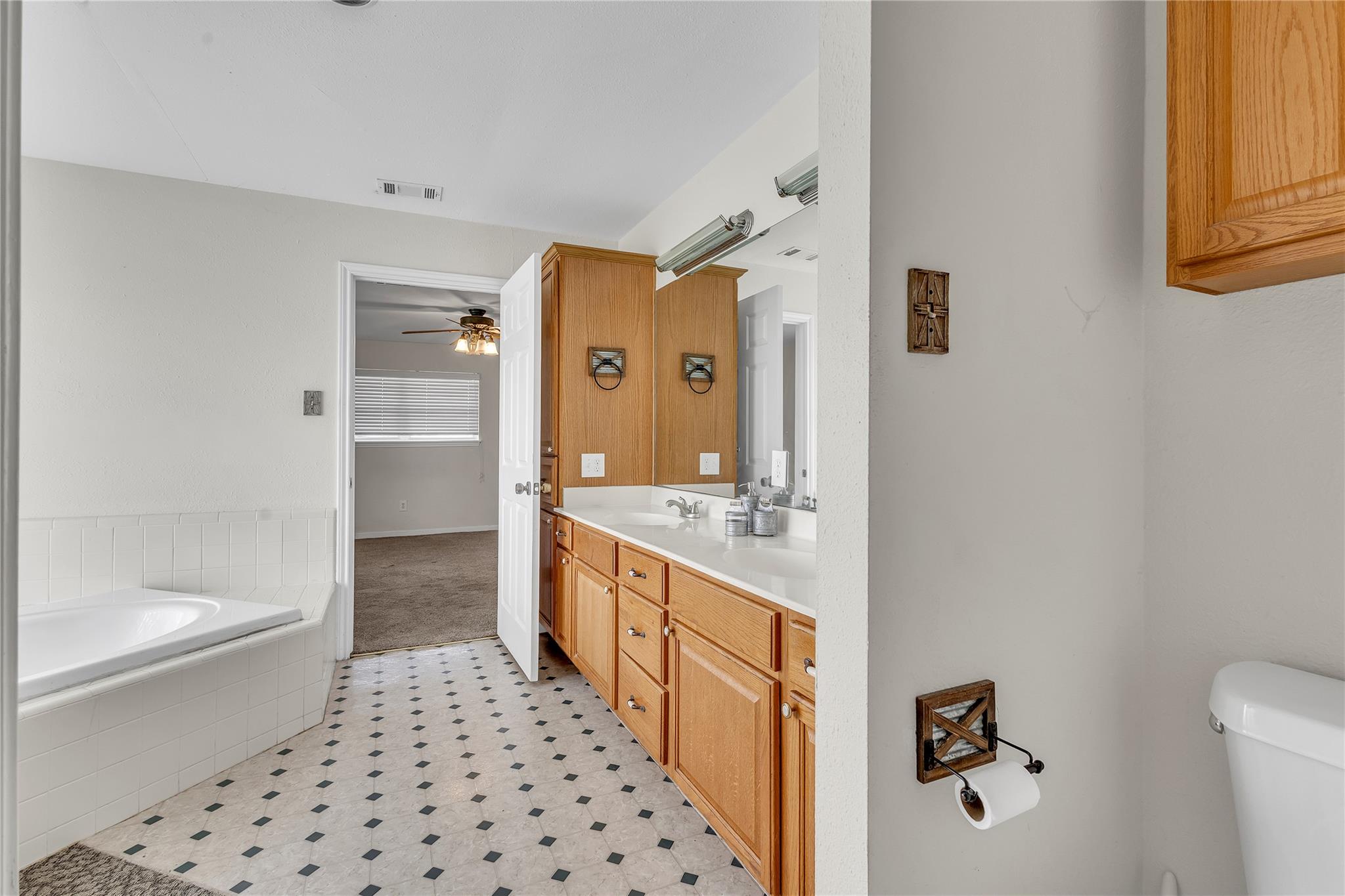 1080 League Line Rd, Paige, TX 78659