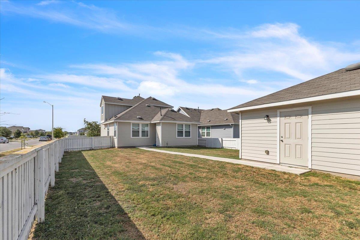 100 Fabion St, Kyle, TX 78640