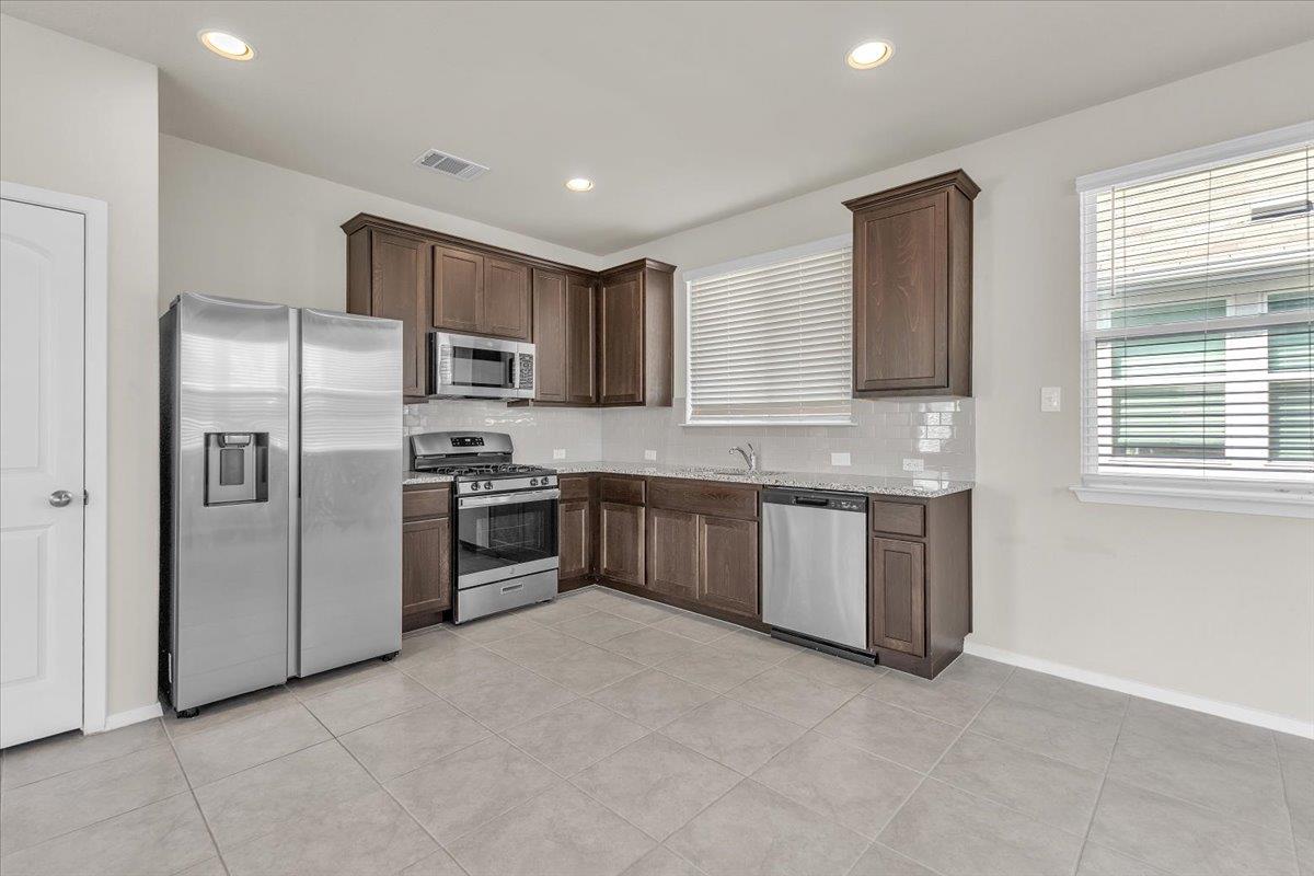 100 Fabion St, Kyle, TX 78640