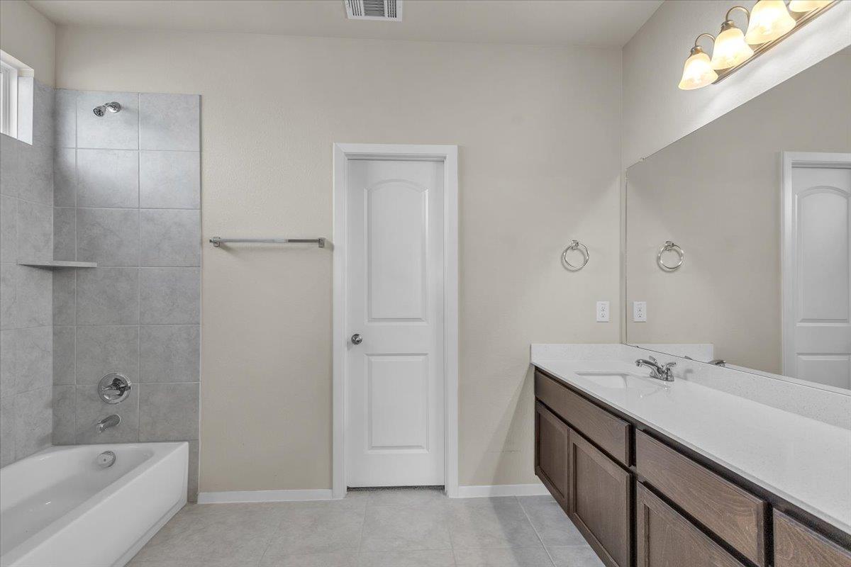 100 Fabion St, Kyle, TX 78640