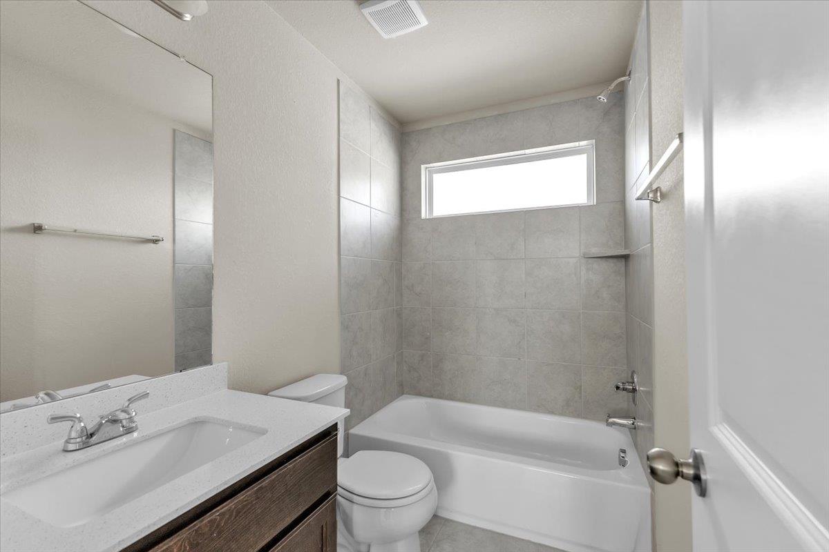 100 Fabion St, Kyle, TX 78640