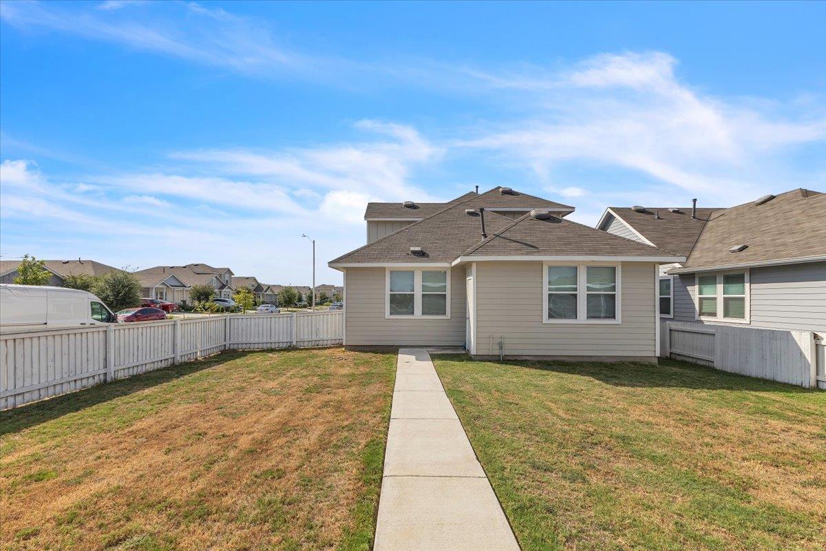 100 Fabion St, Kyle, TX 78640