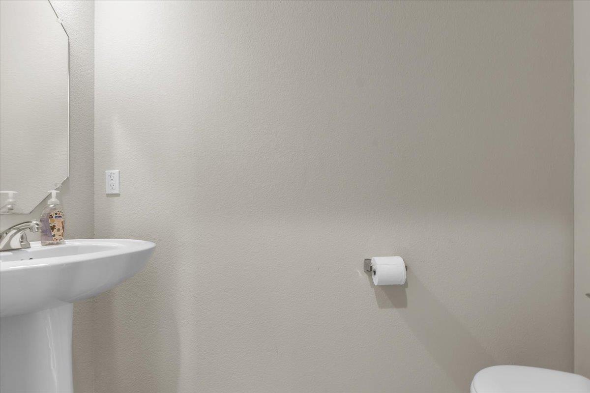 100 Fabion St, Kyle, TX 78640