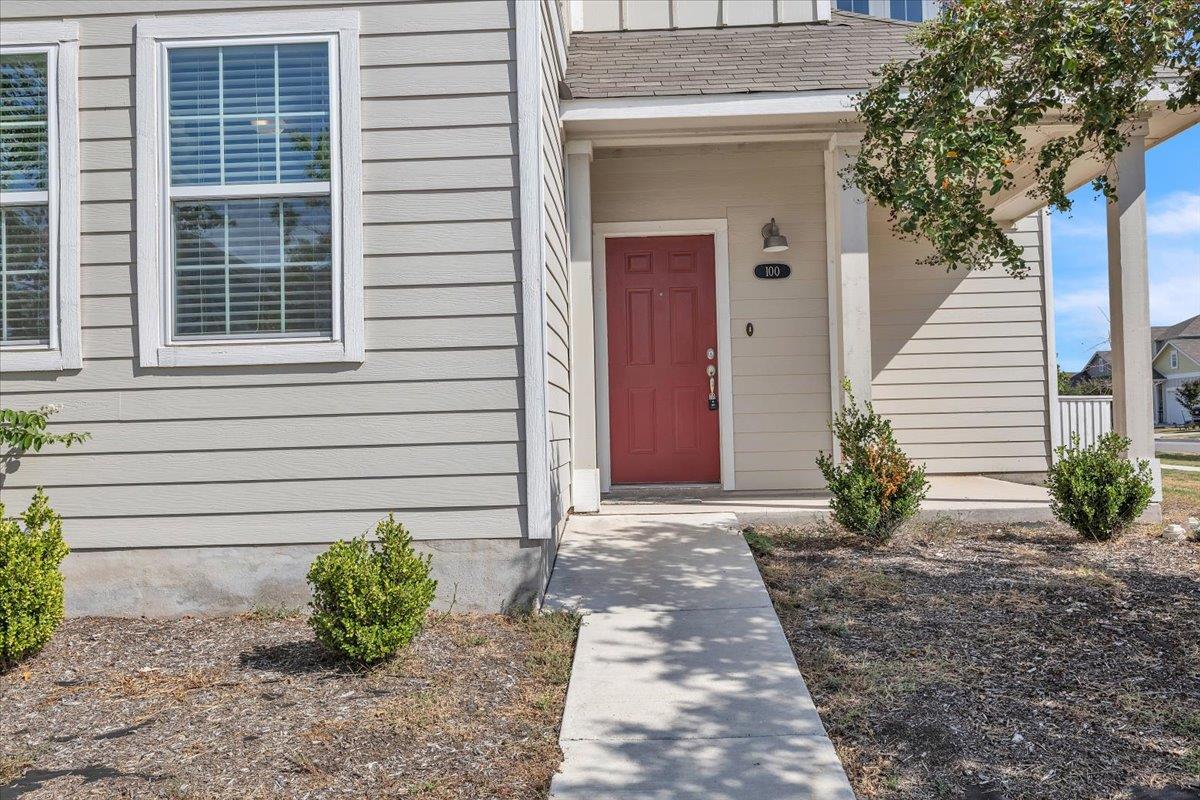 100 Fabion St, Kyle, TX 78640