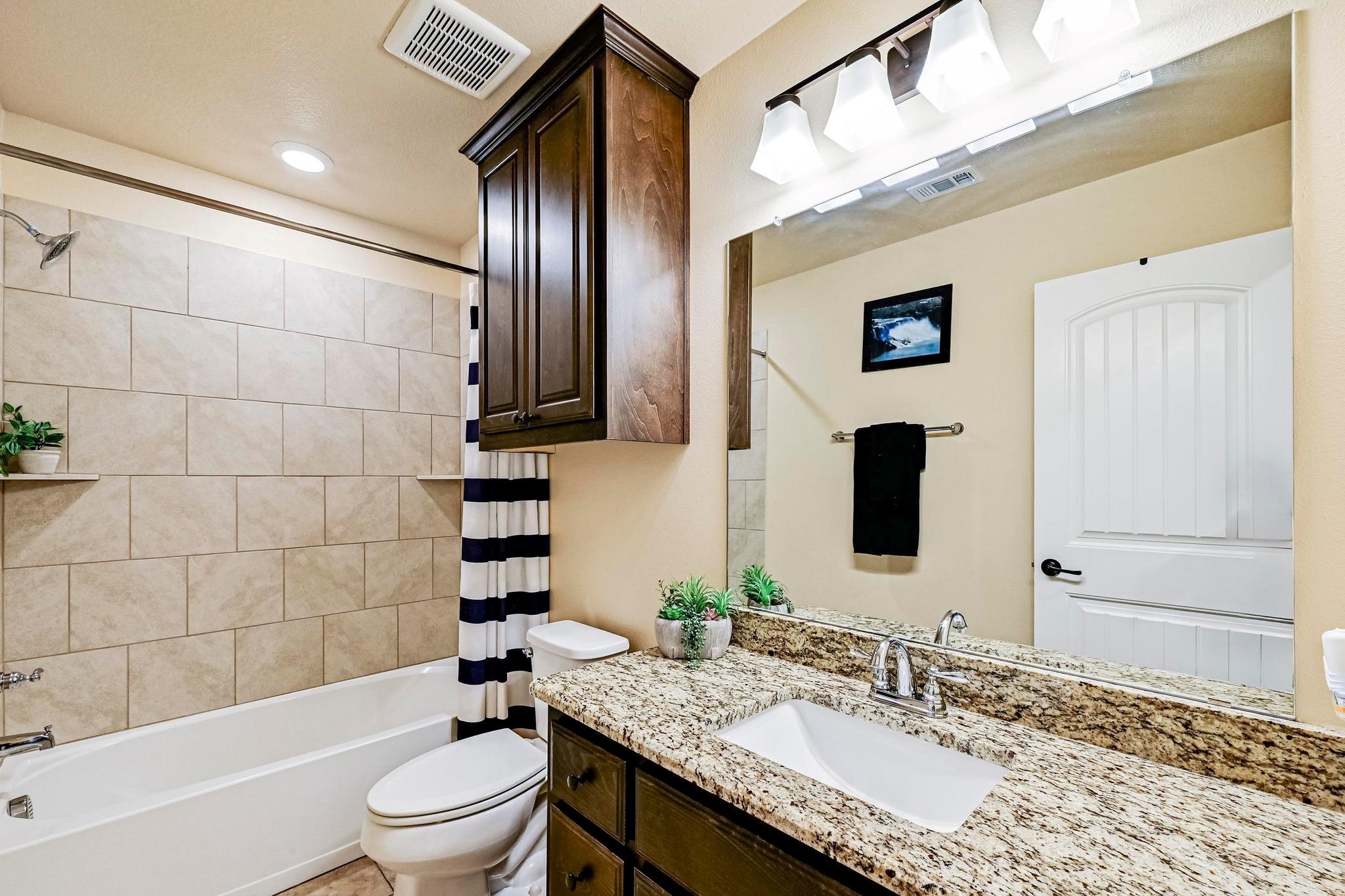 560 Saddle Ridge Dr, Bertram, TX 78605