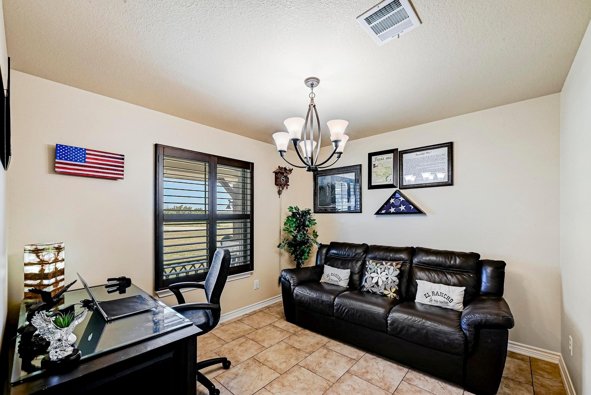 560 Saddle Ridge Dr, Bertram, TX 78605