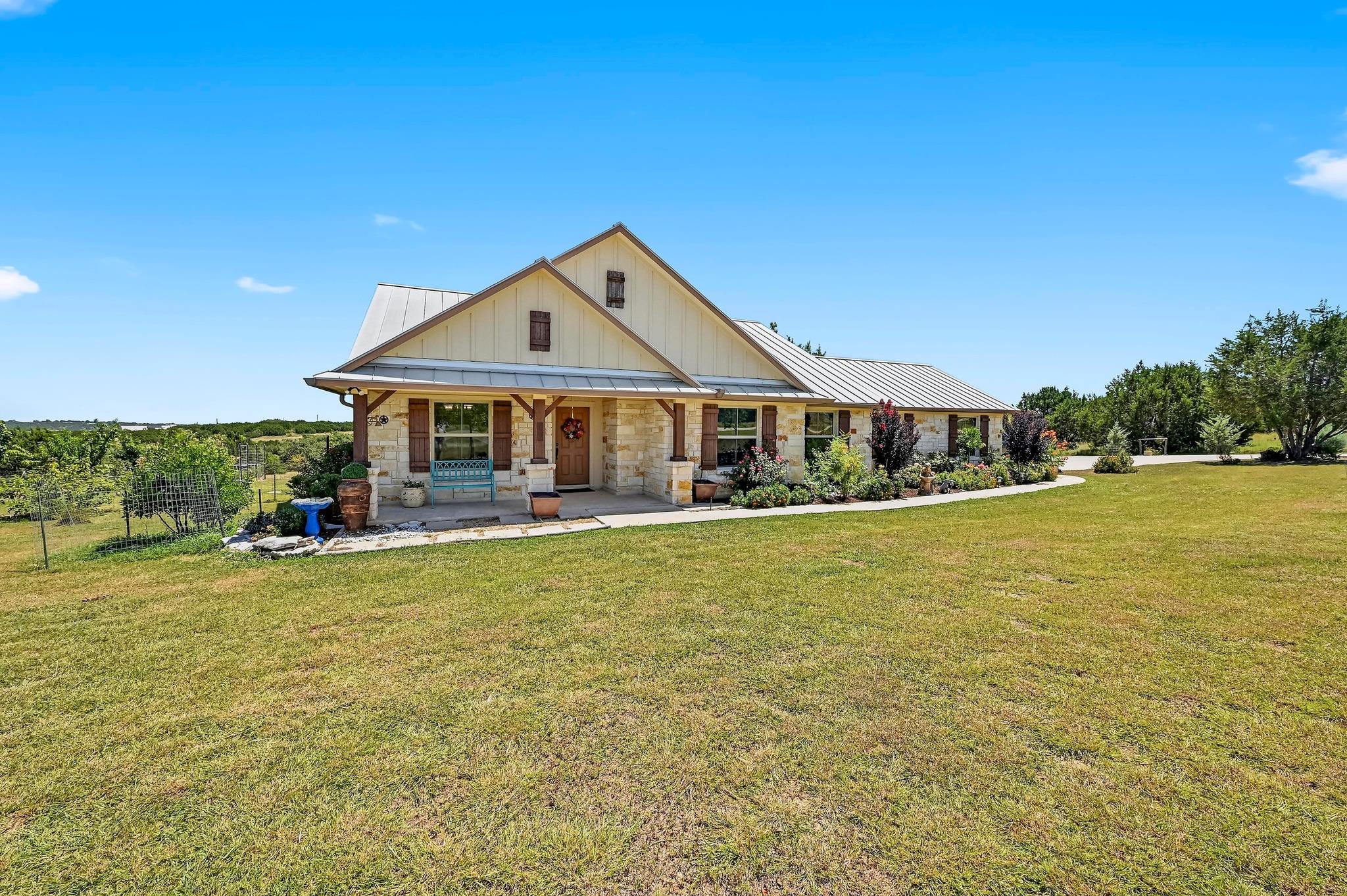 560 Saddle Ridge Dr, Bertram, TX 78605