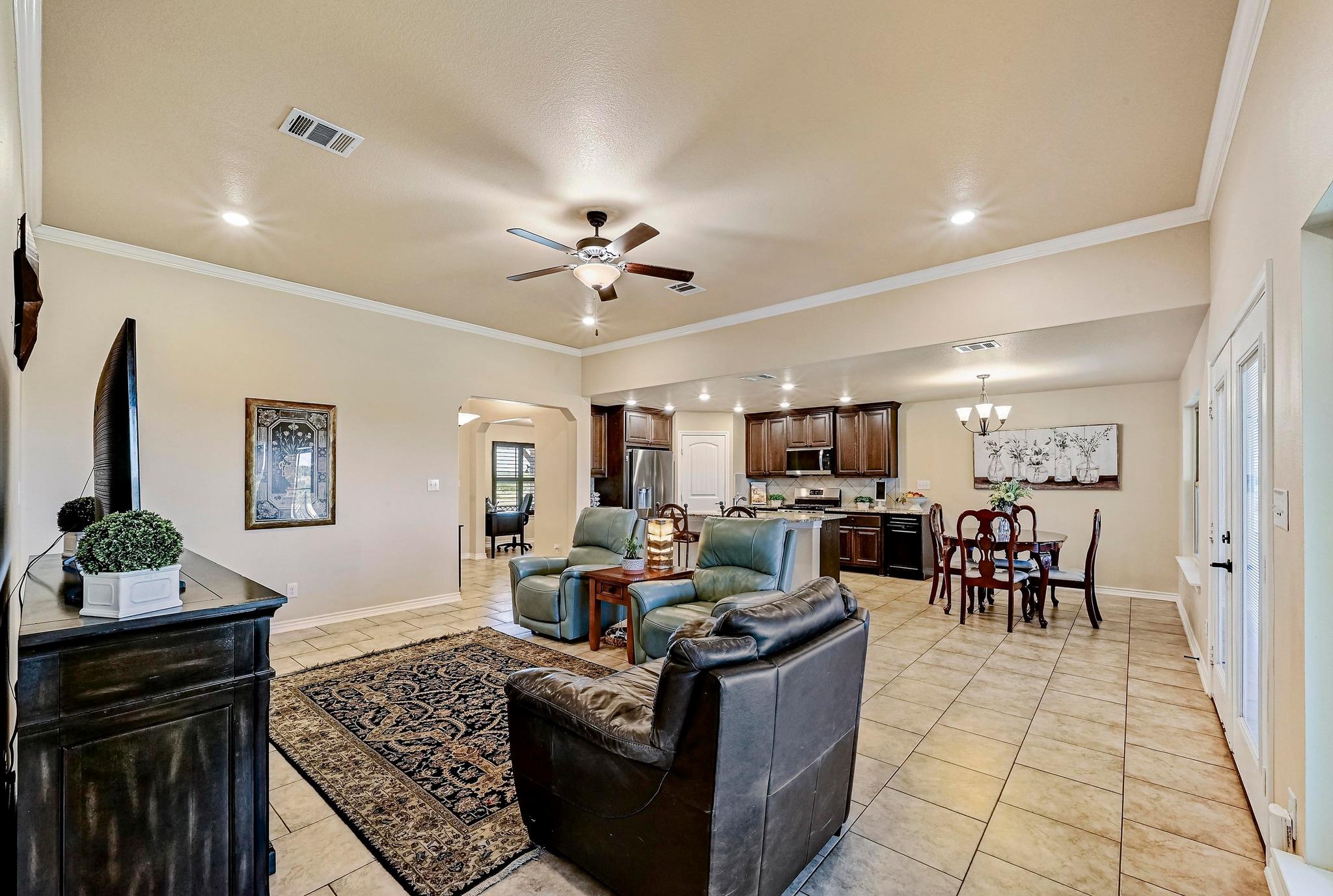 560 Saddle Ridge Dr, Bertram, TX 78605