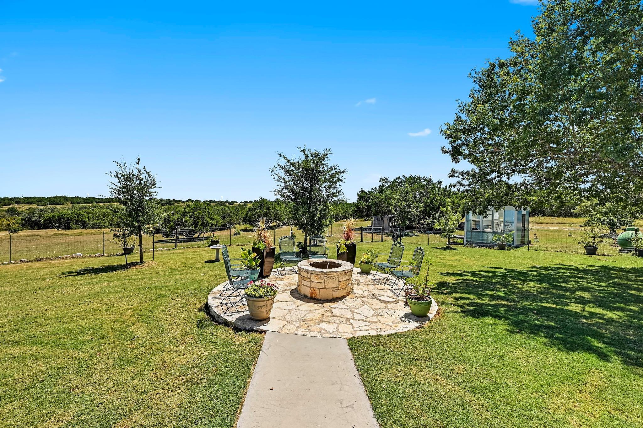 560 Saddle Ridge Dr, Bertram, TX 78605