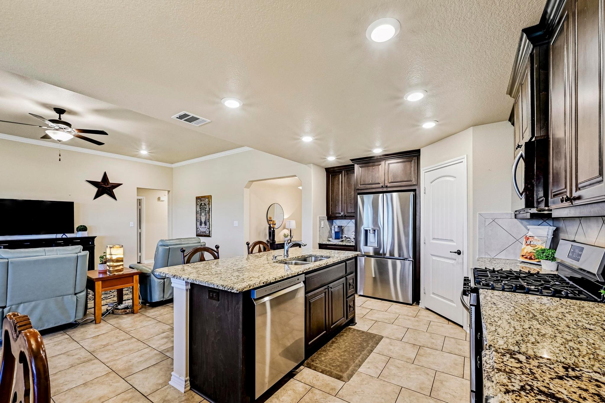 560 Saddle Ridge Dr, Bertram, TX 78605