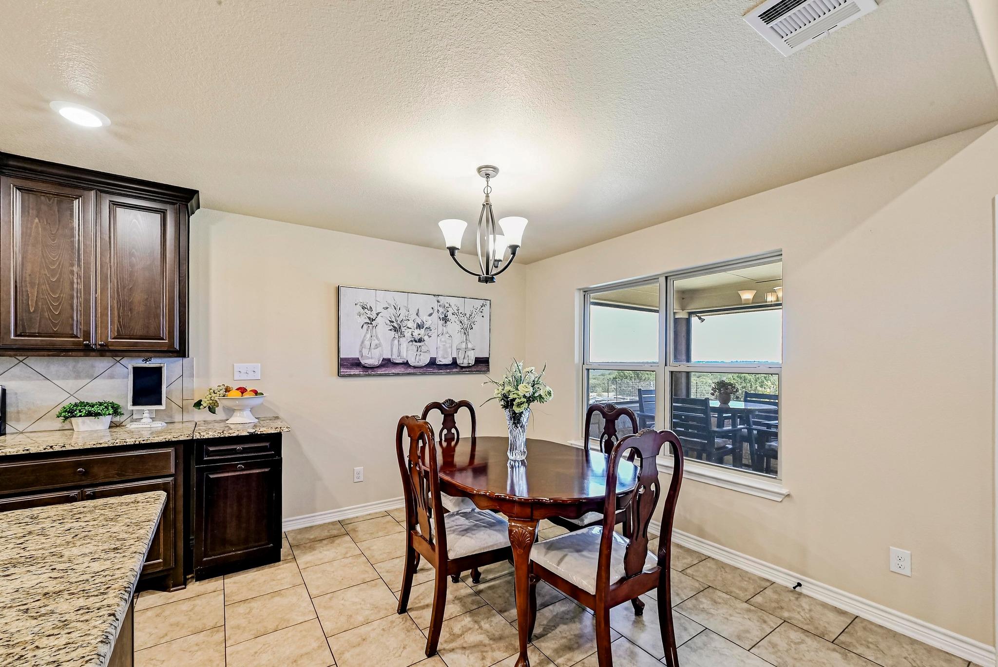 560 Saddle Ridge Dr, Bertram, TX 78605