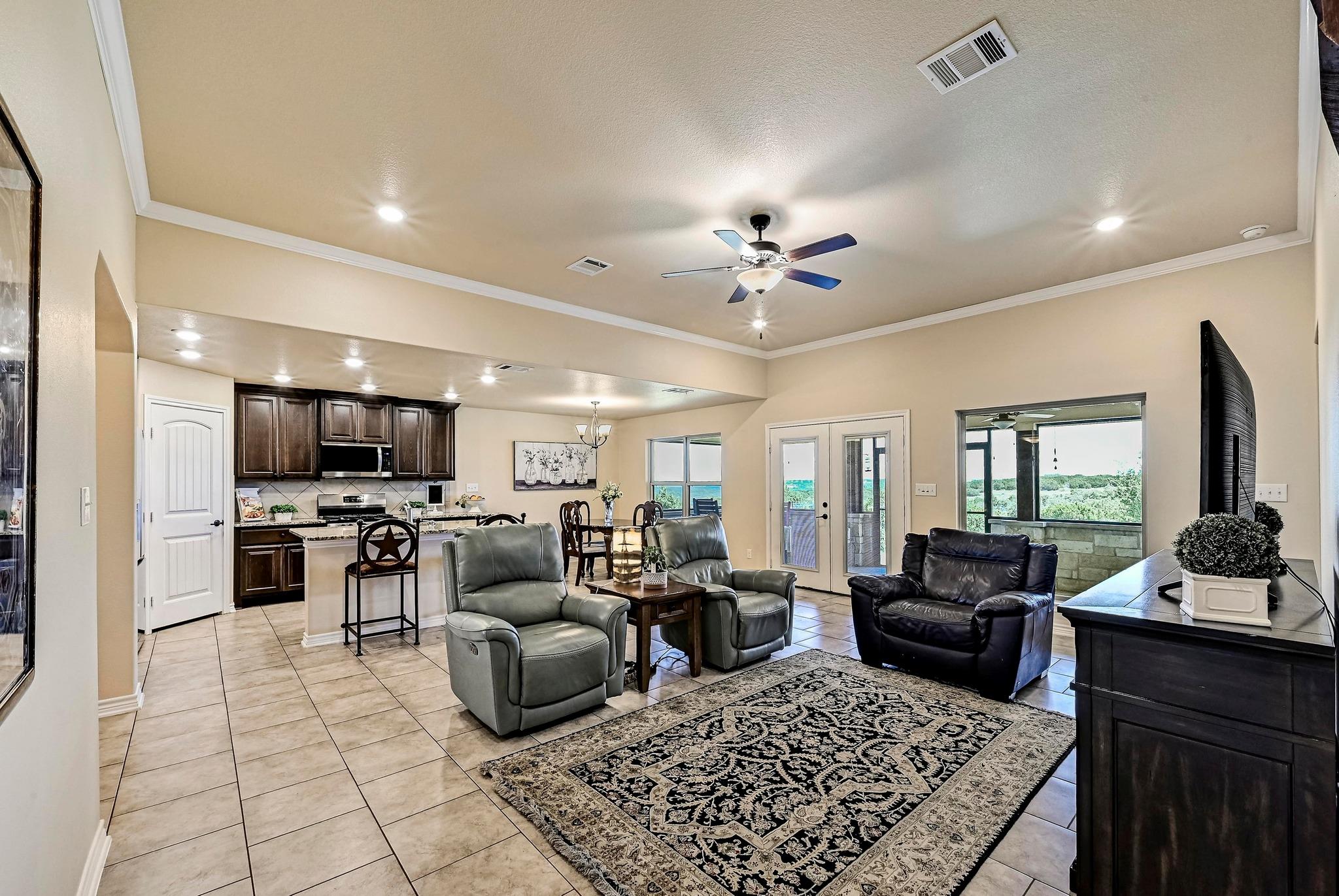 560 Saddle Ridge Dr, Bertram, TX 78605