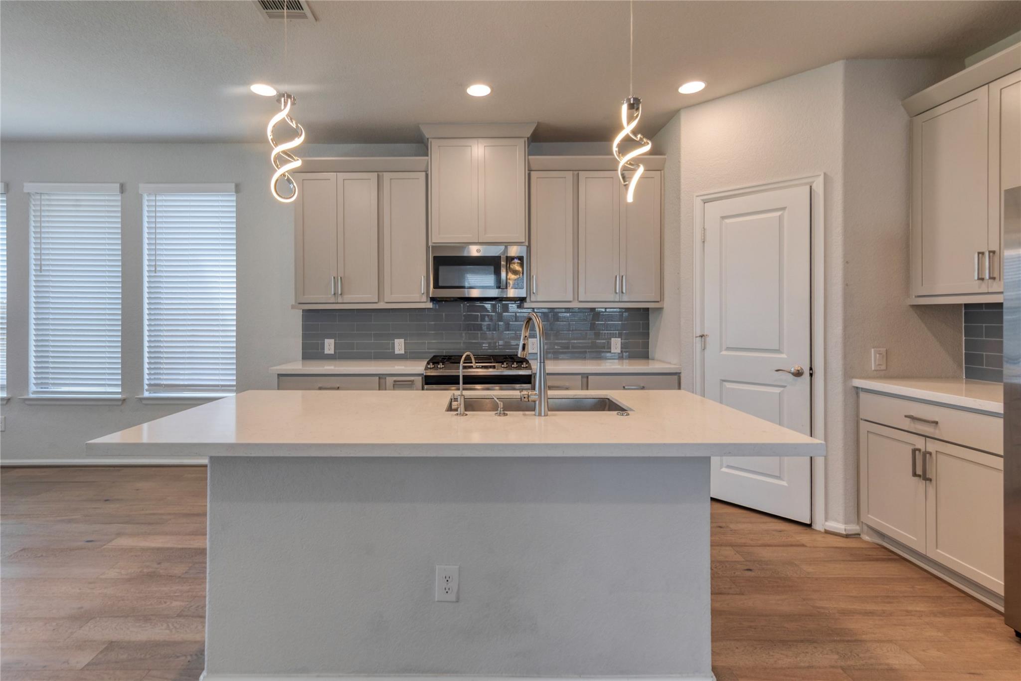 125 Rangel Dr, Liberty Hill, TX 78642