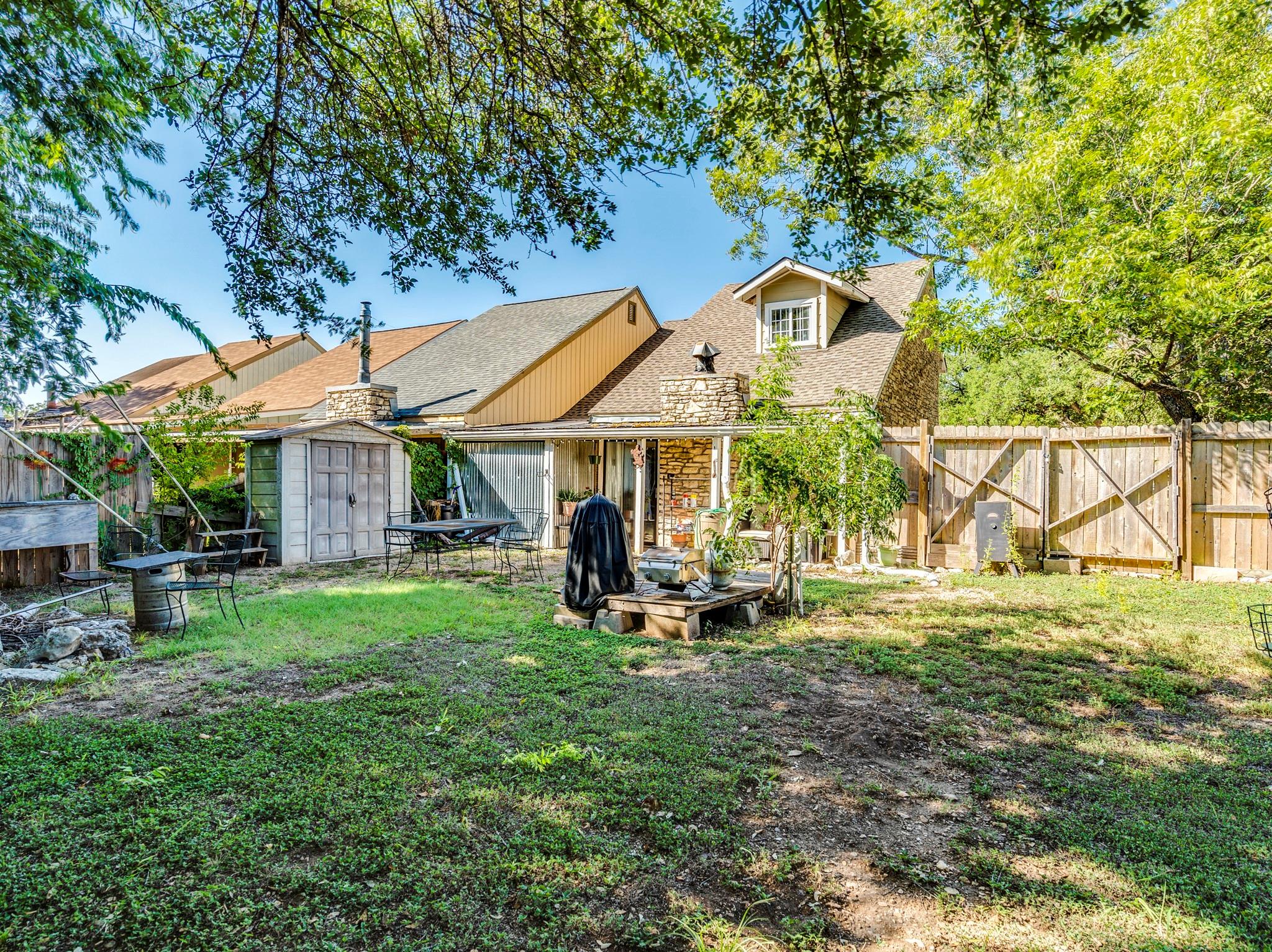 2 Logans Run, Wimberley, TX 78676