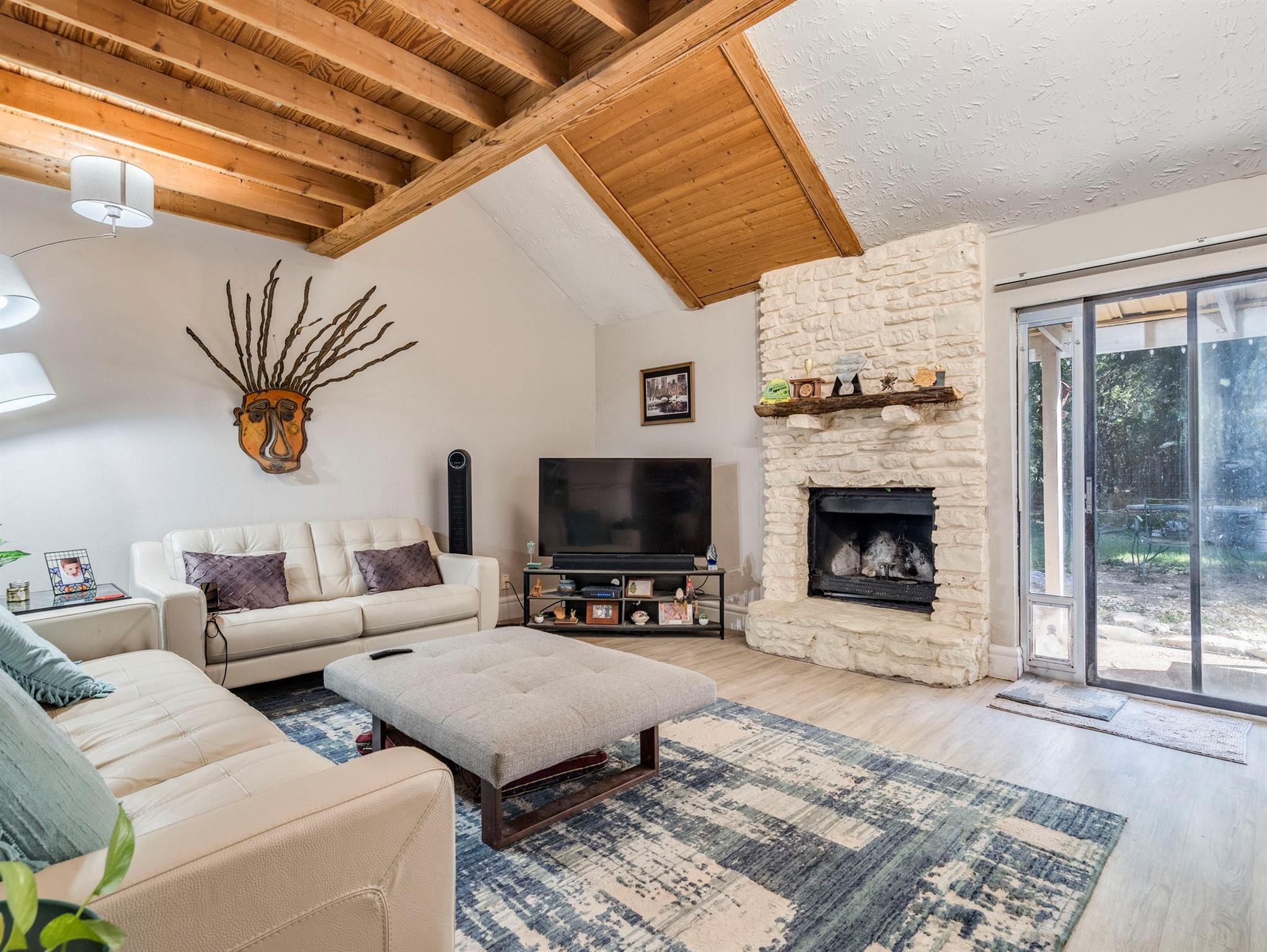 2 Logans Run, Wimberley, TX 78676