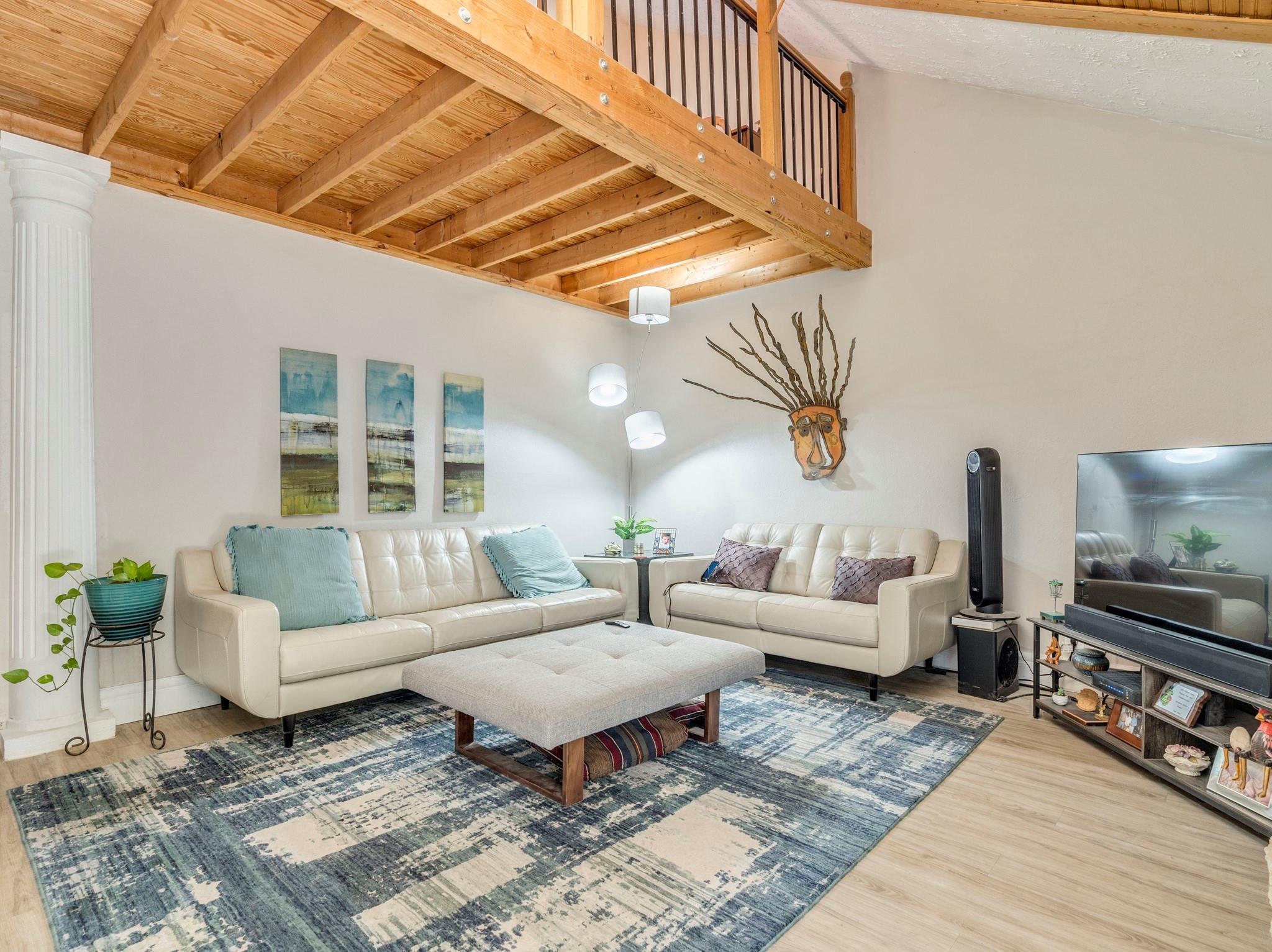 2 Logans Run, Wimberley, TX 78676