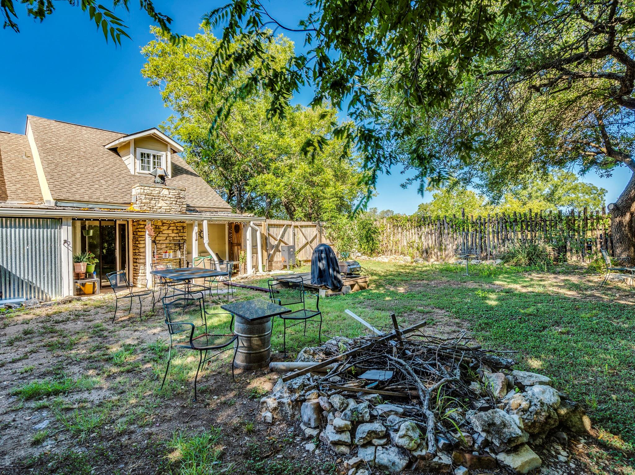 2 Logans Run, Wimberley, TX 78676