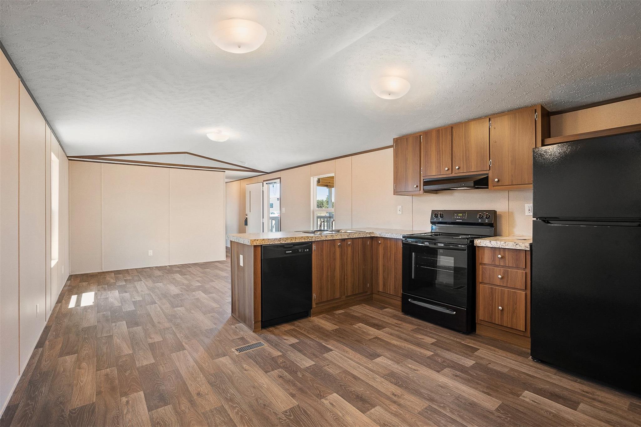 121 Sunflower Rd, Dale, TX 78616