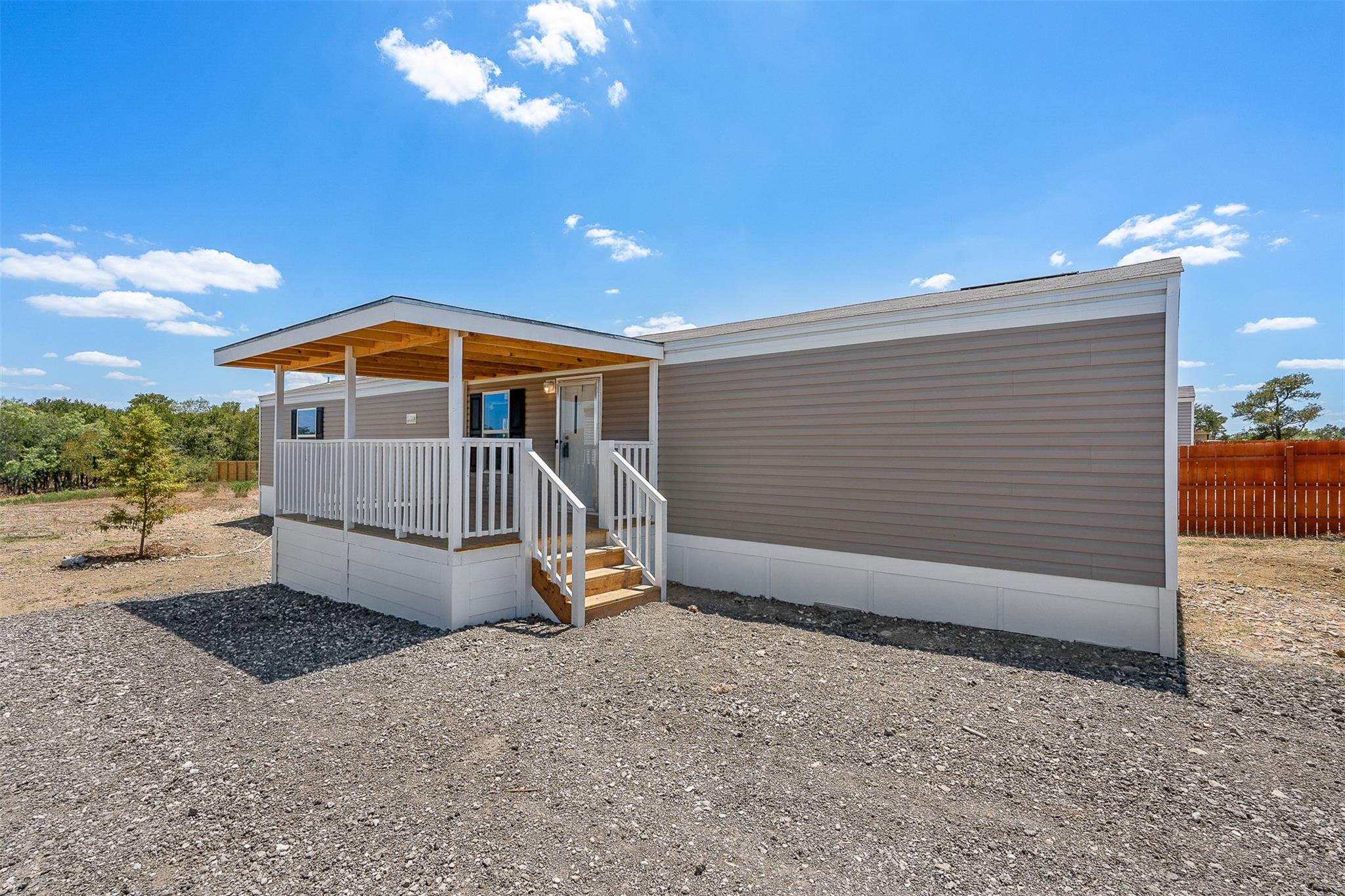 121 Sunflower Rd, Dale, TX 78616