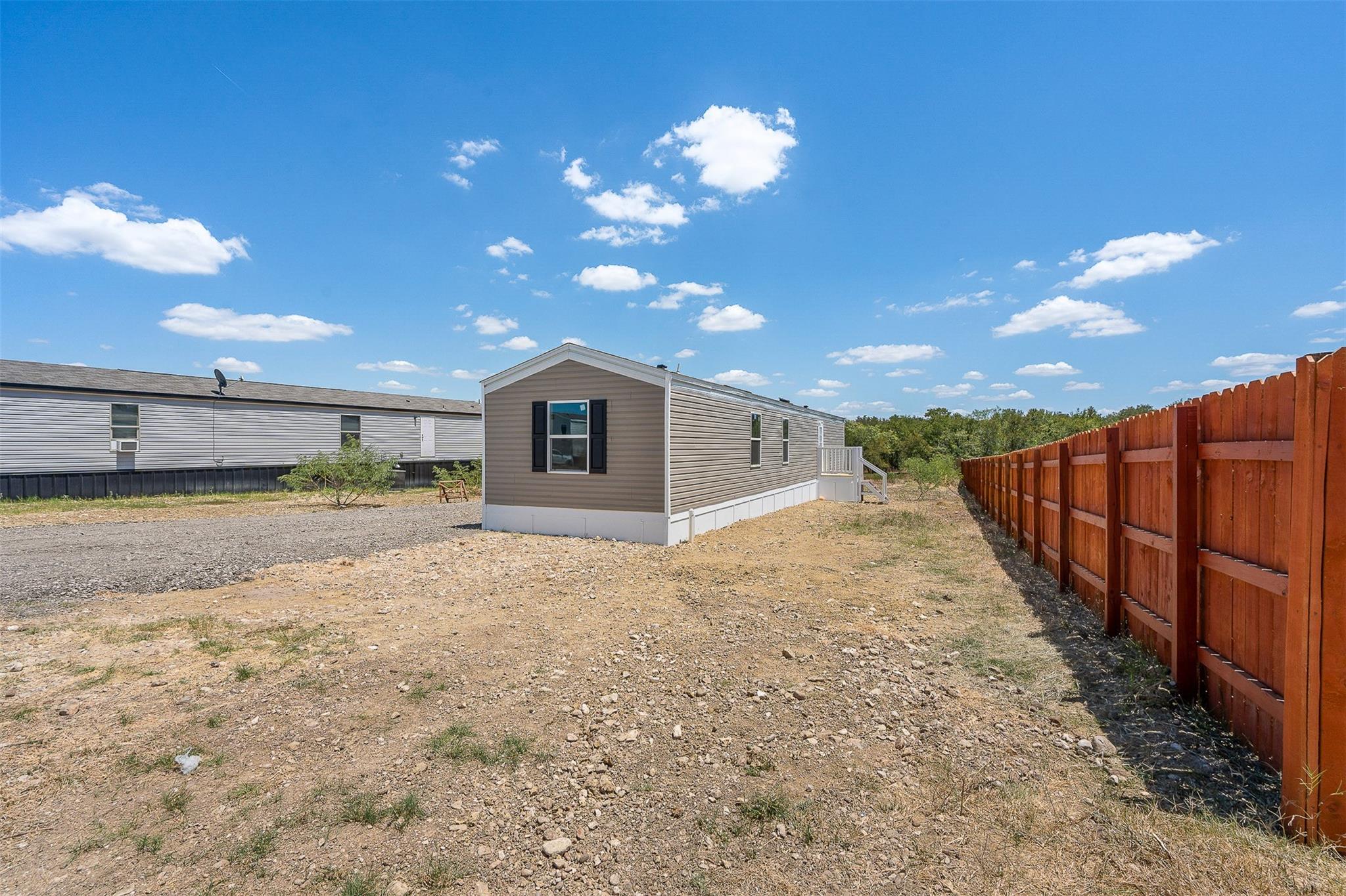 121 Sunflower Rd, Dale, TX 78616