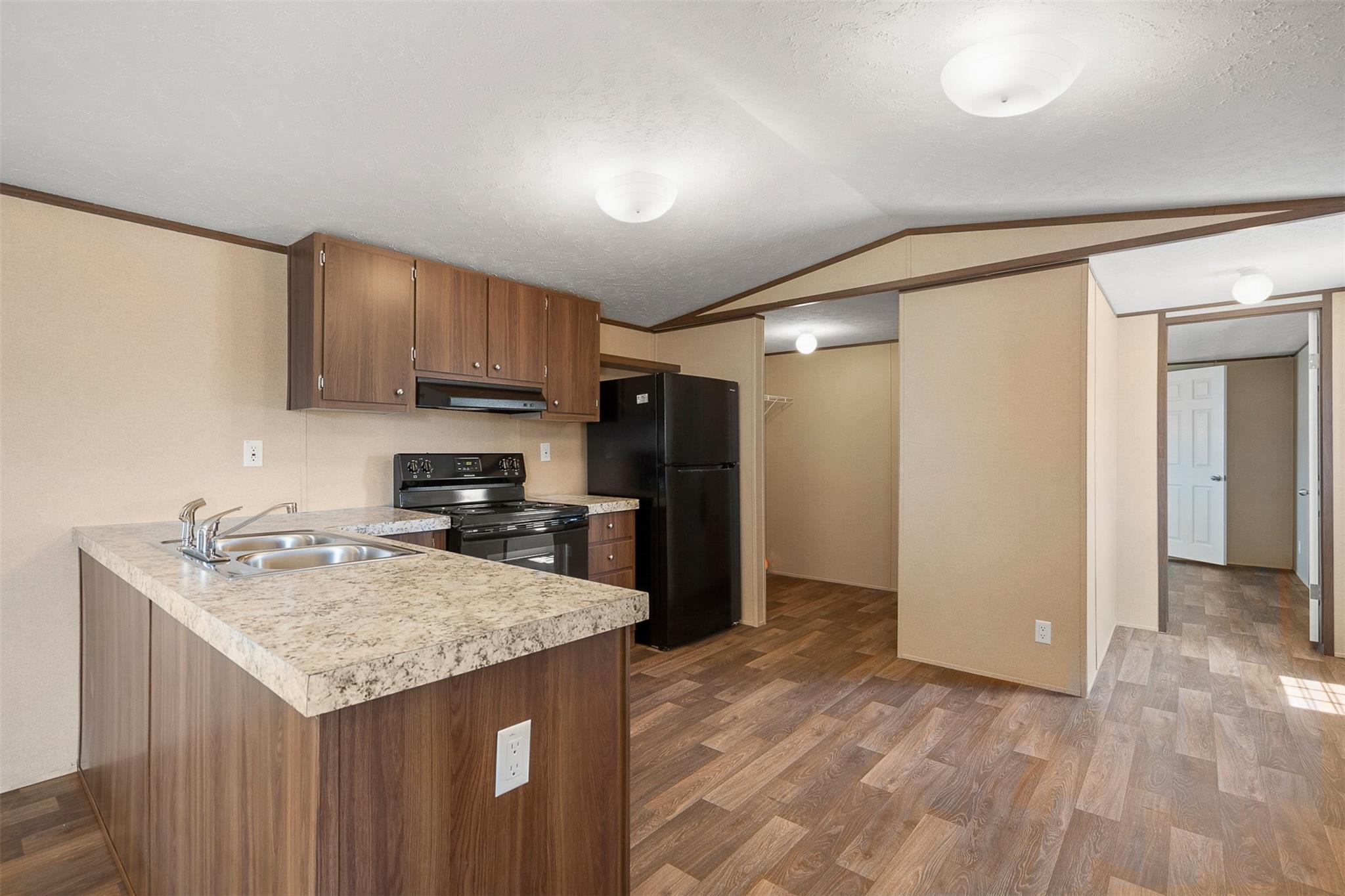 121 Sunflower Rd, Dale, TX 78616